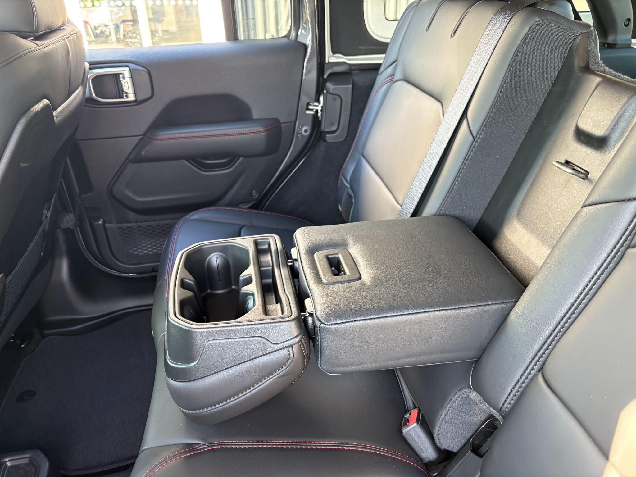 Jeep Wrangler Image 19