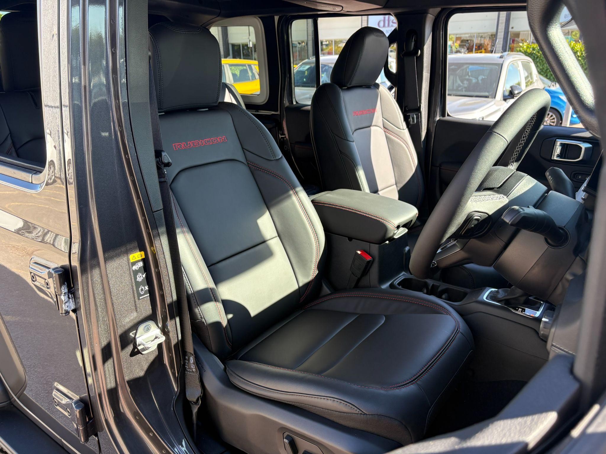 Jeep Wrangler Image 24