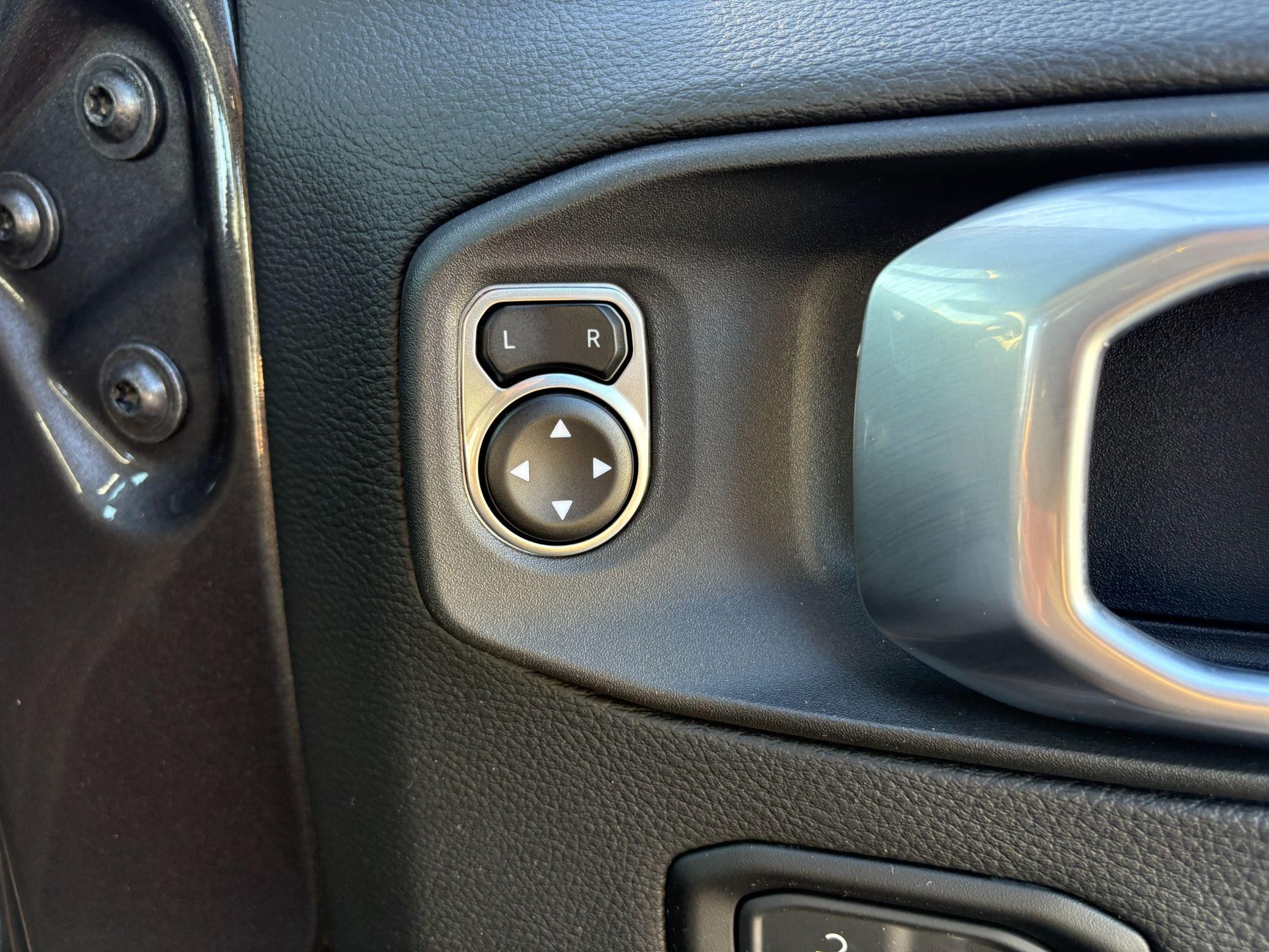 Jeep Wrangler Image 25