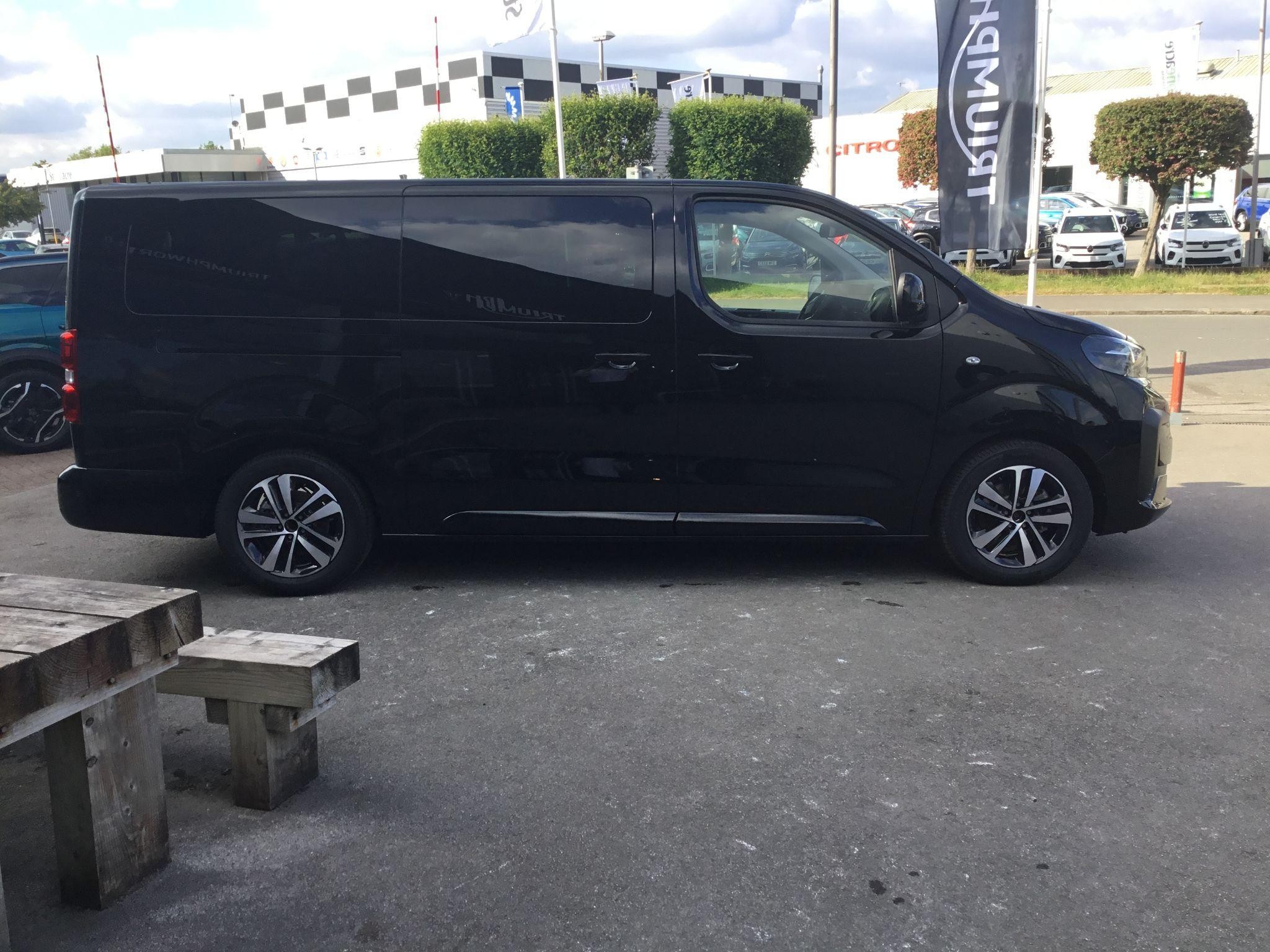 Peugeot E-Traveller Image 2