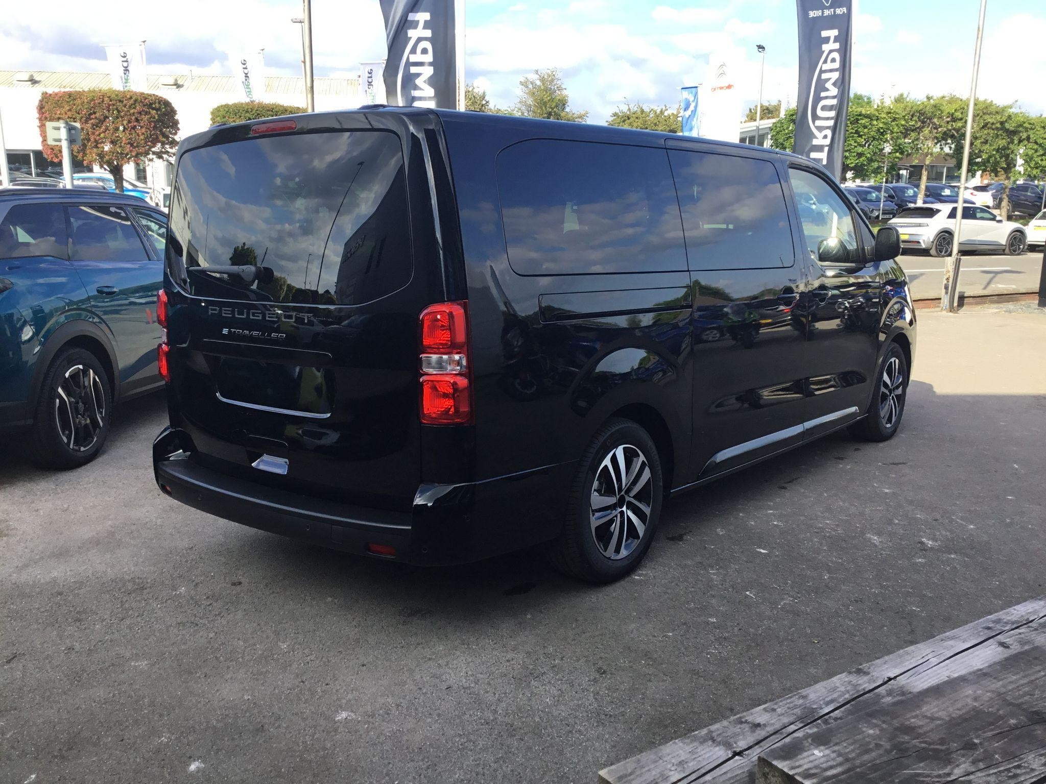 Peugeot E-Traveller Image 3