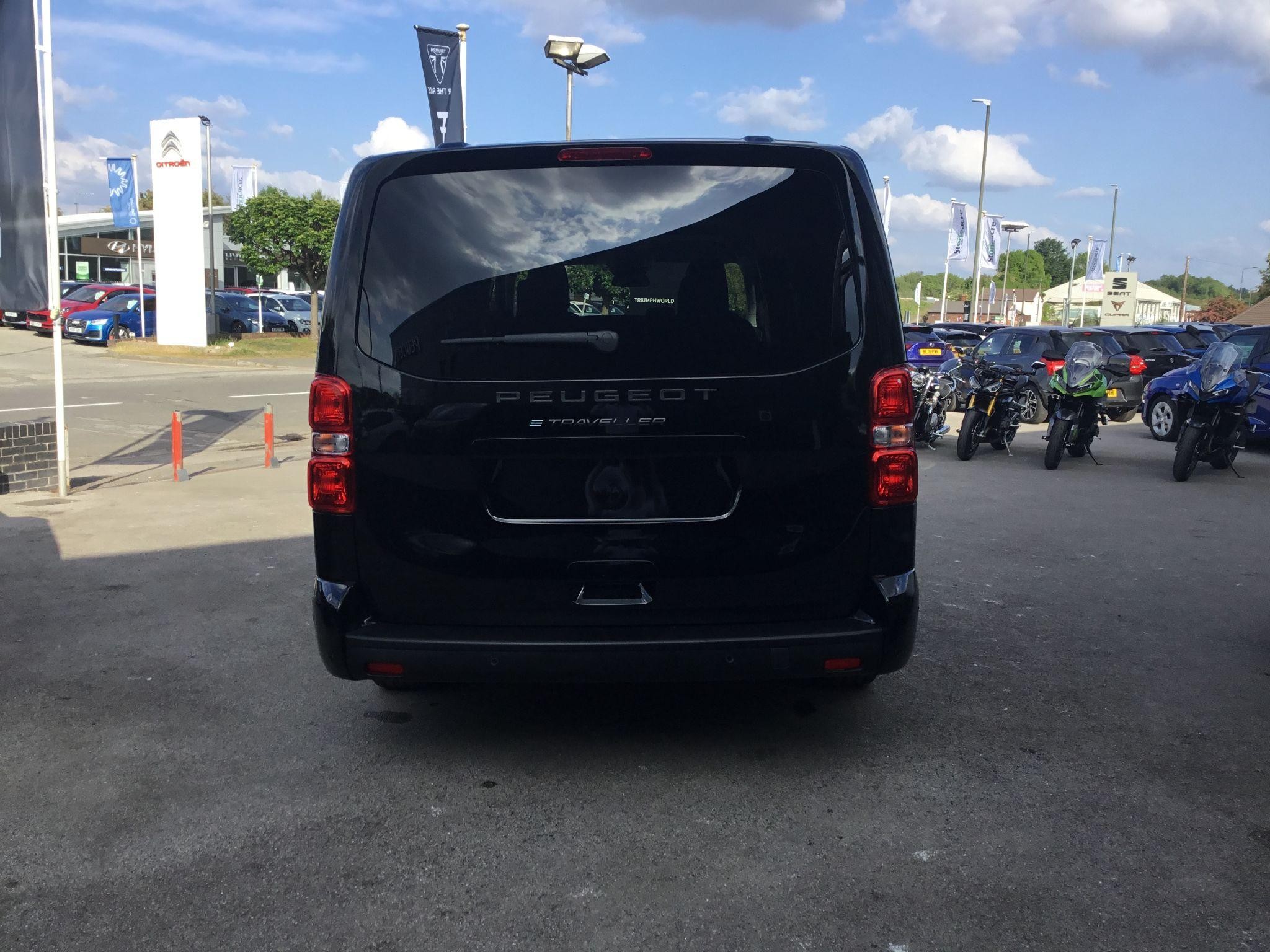 Peugeot E-Traveller Image 4