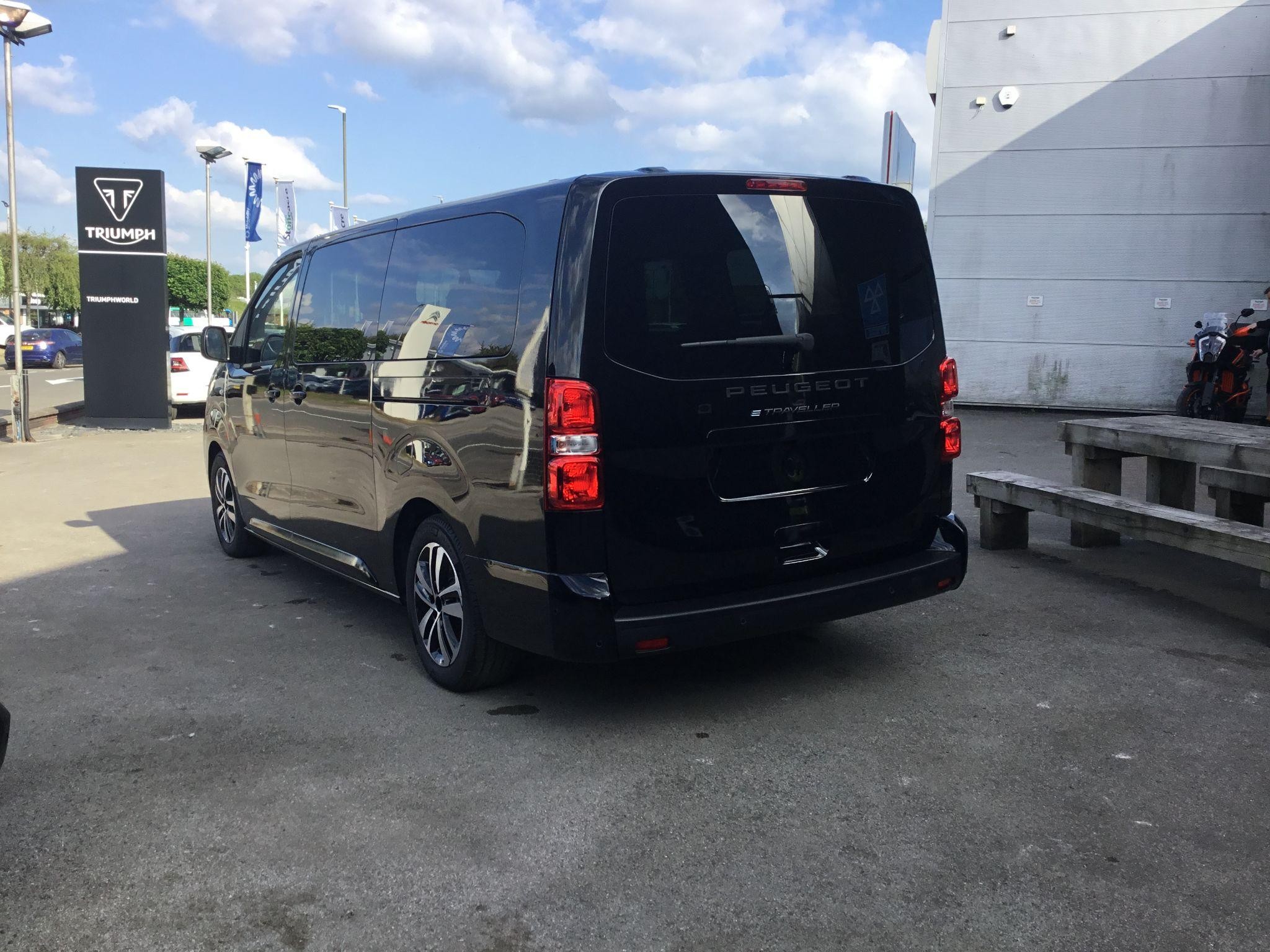 Peugeot E-Traveller Image 5