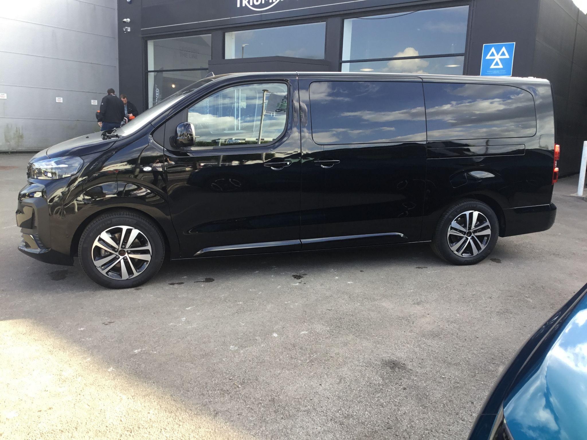 Peugeot E-Traveller Image 6