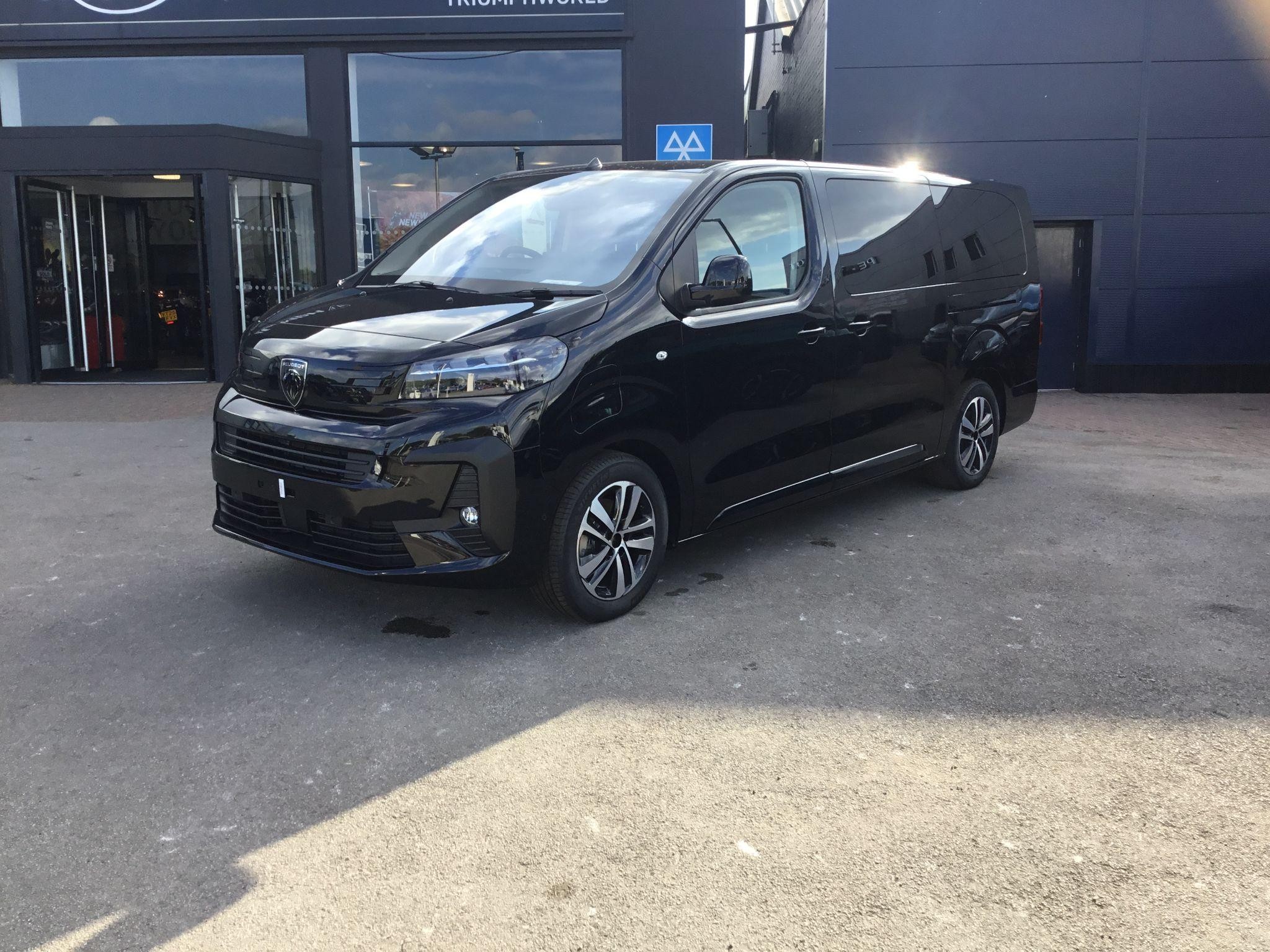 Peugeot E-Traveller Image 7
