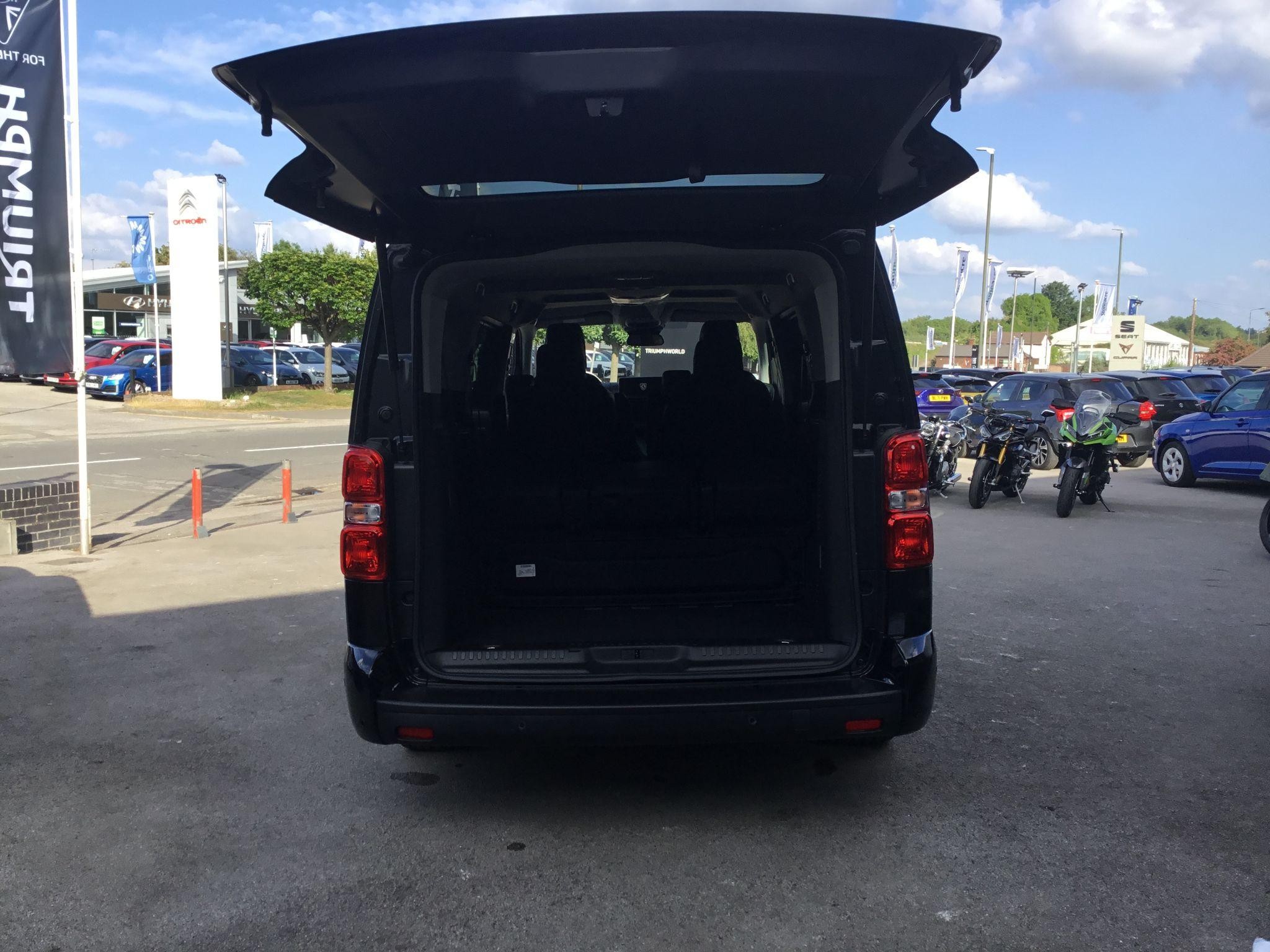 Peugeot E-Traveller Image 9