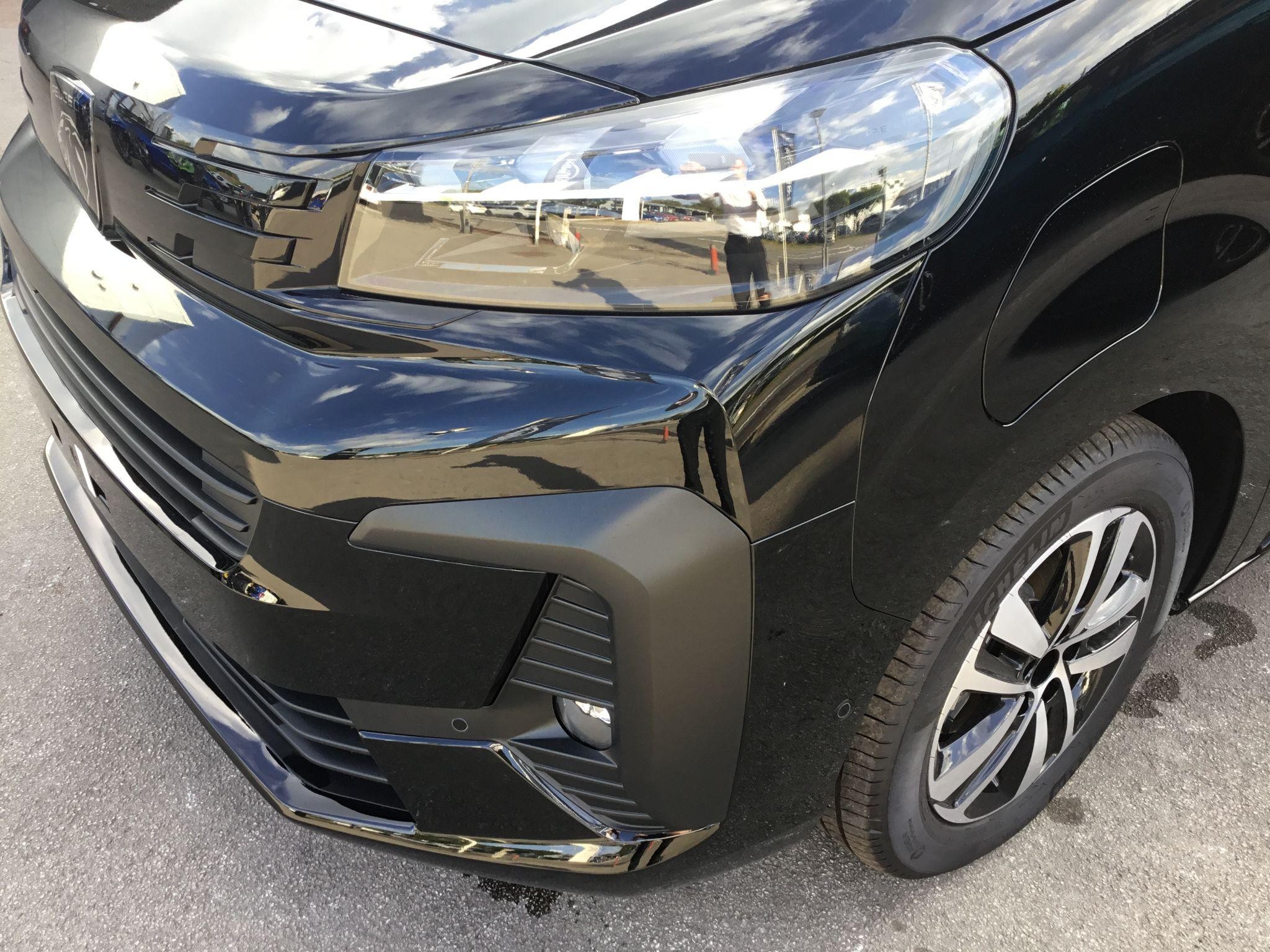 Peugeot E-Traveller Image 10