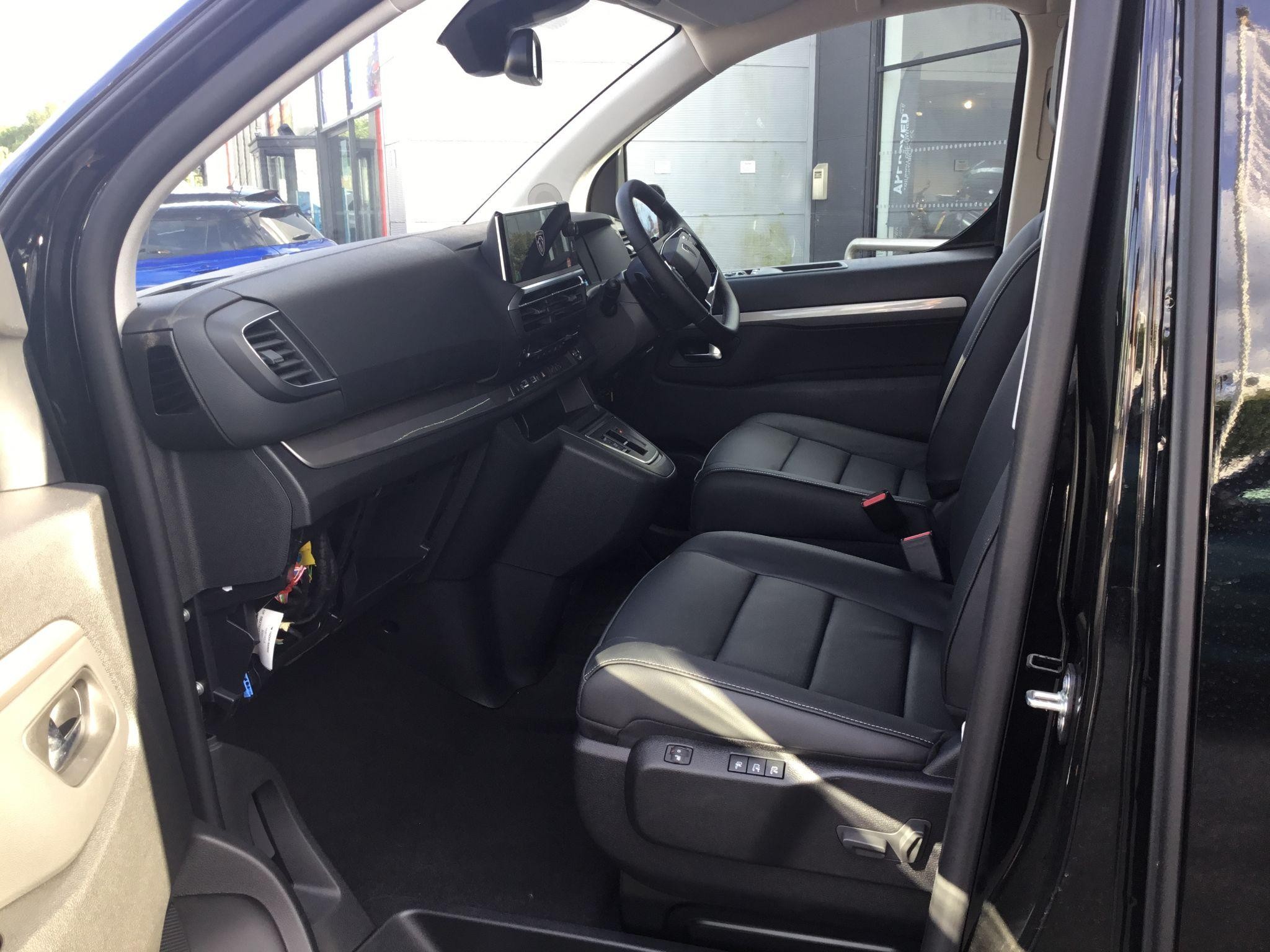 Peugeot E-Traveller Image 21