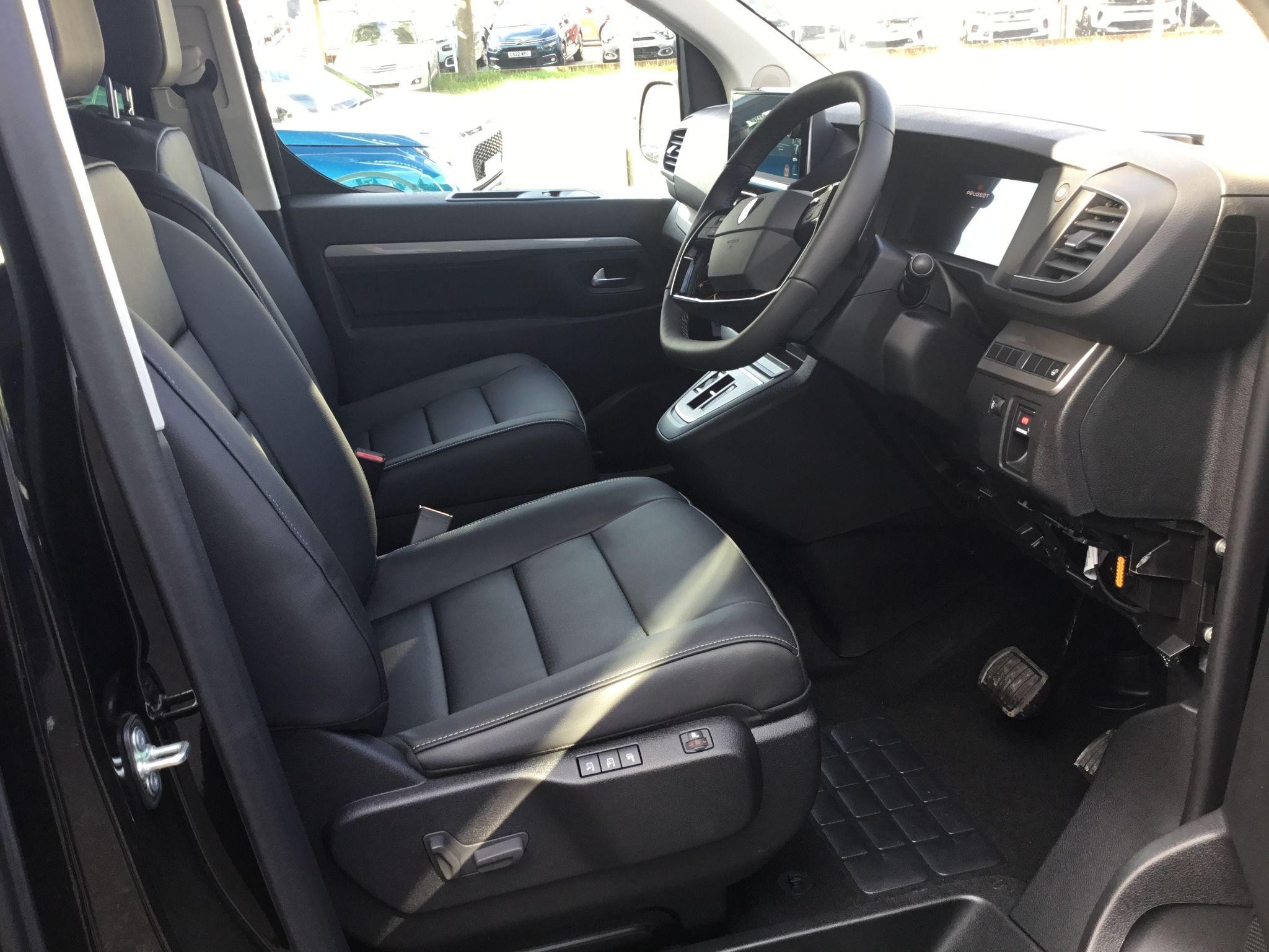 Peugeot E-Traveller Image 22
