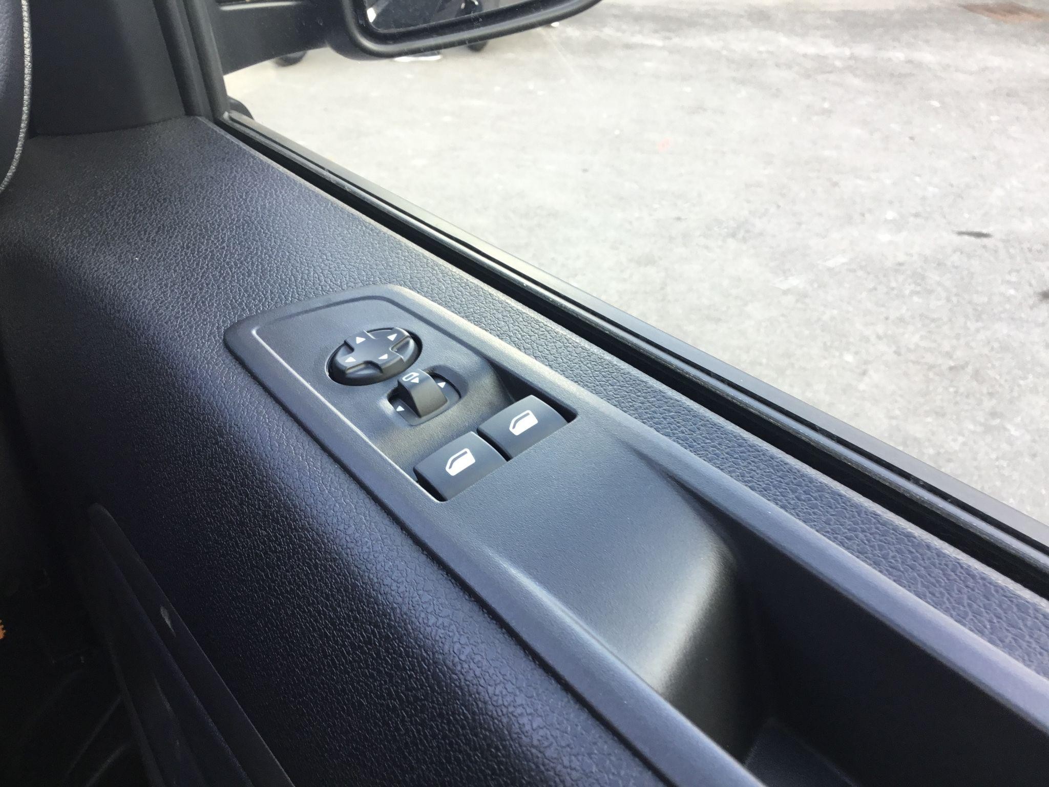 Peugeot E-Traveller Image 30