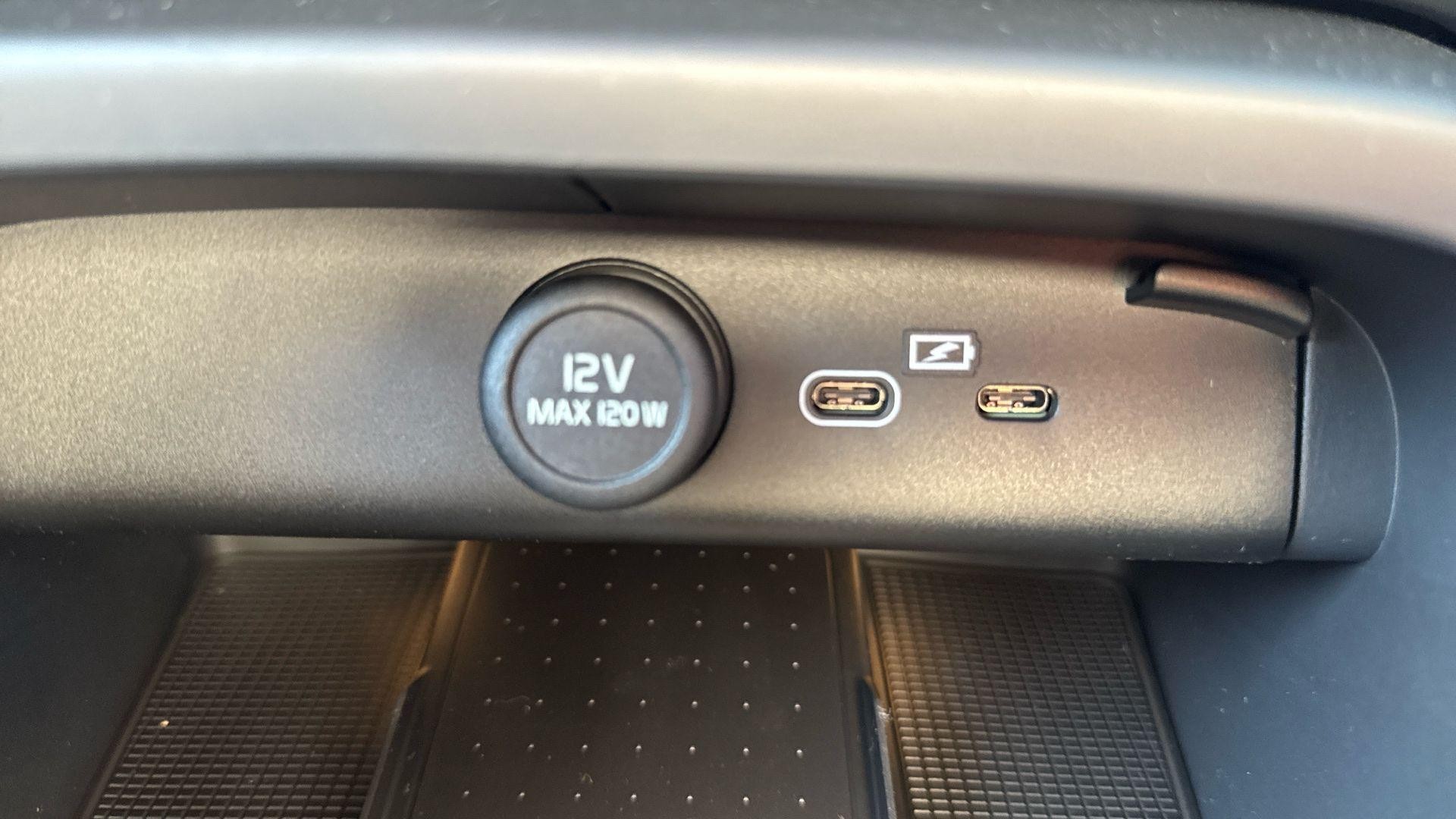 Volvo EC40 Image 26