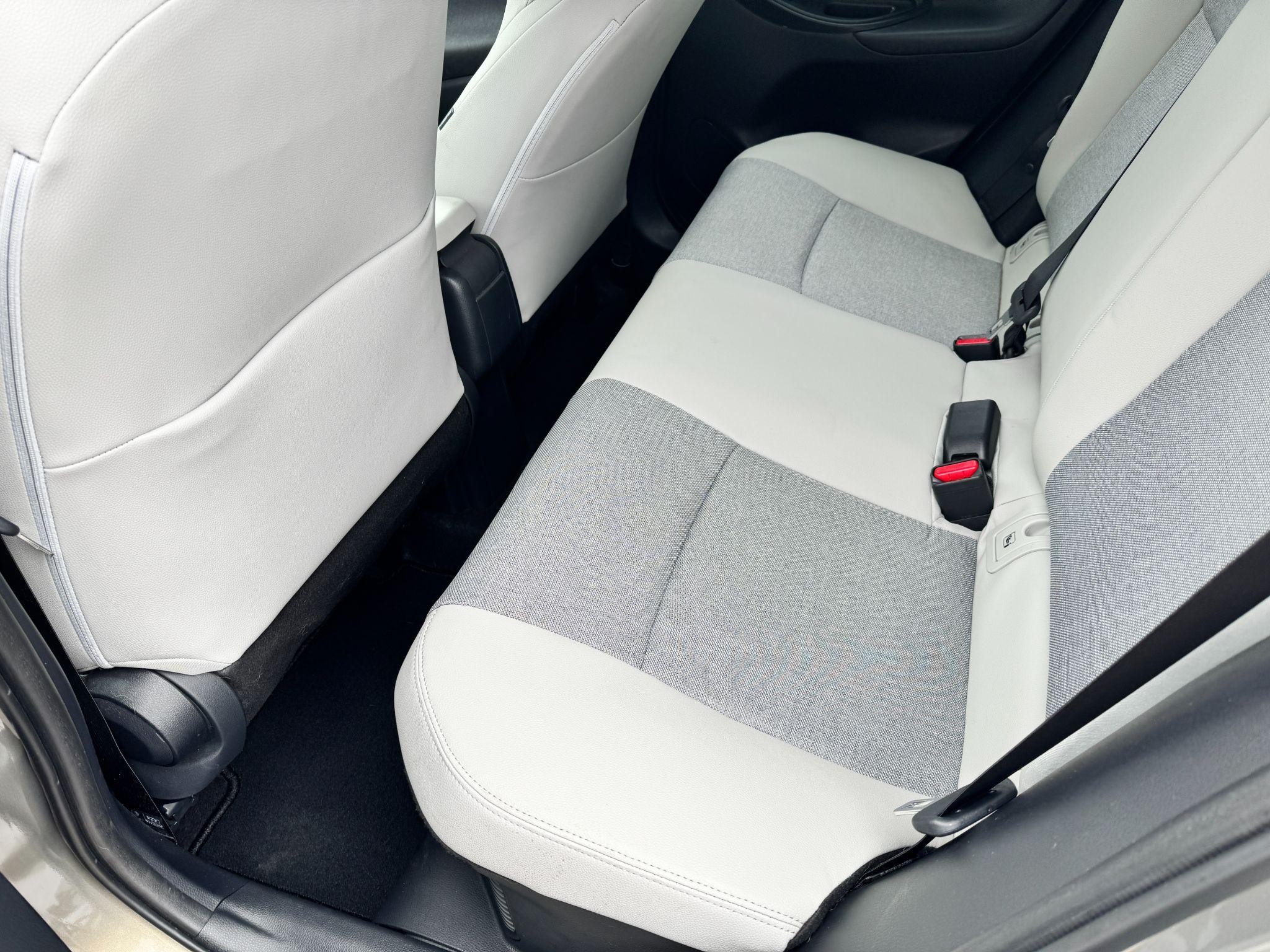 Toyota Yaris Image 15