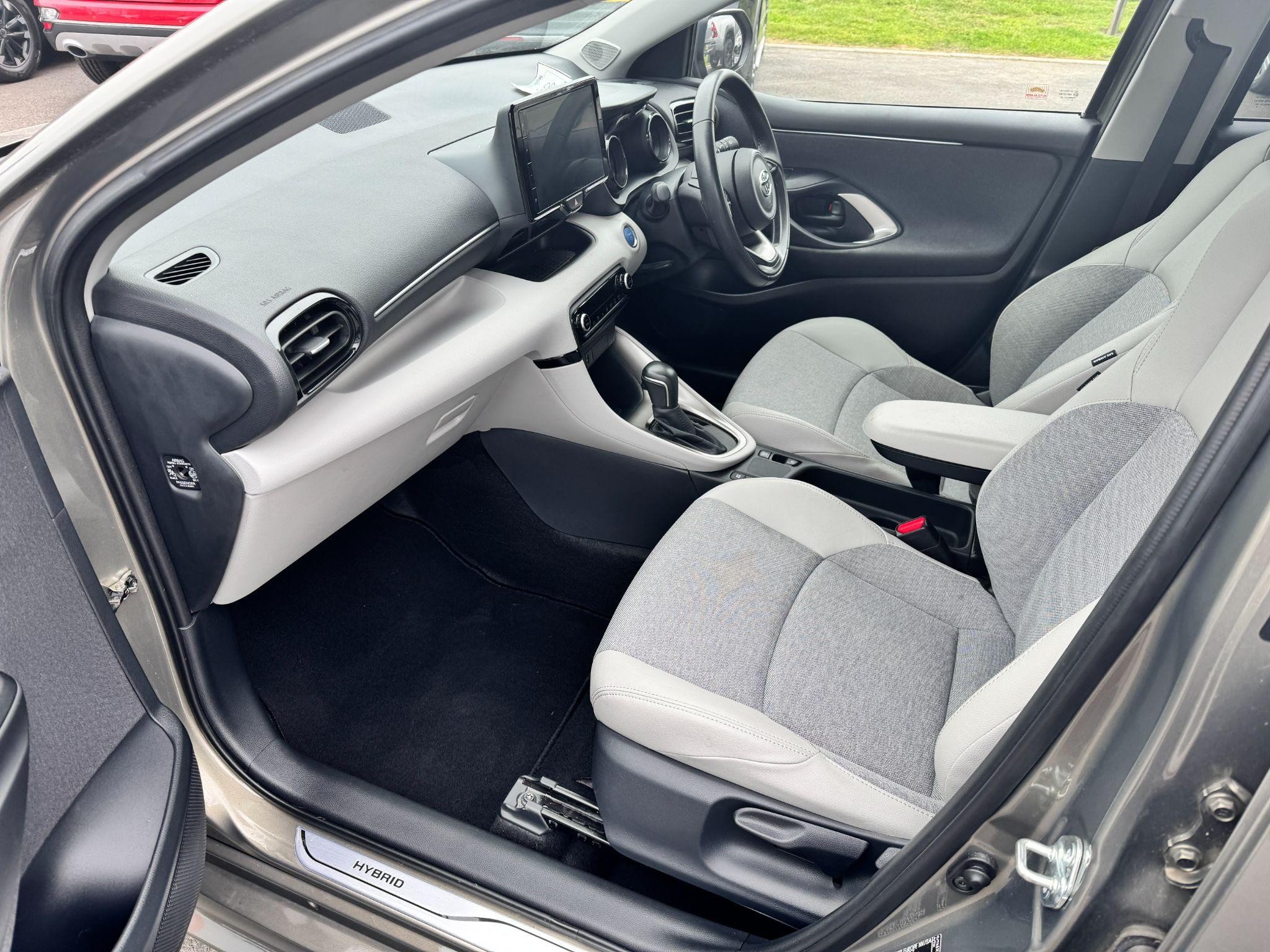 Toyota Yaris Image 16