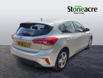 Ford Focus 1.5 EcoBlue 120 Zetec 5dr YR68LLJ Image 3