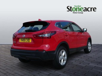 Nissan Qashqai 1.3 DiG-T Acenta Premium 5dr YH19CXE Image 3