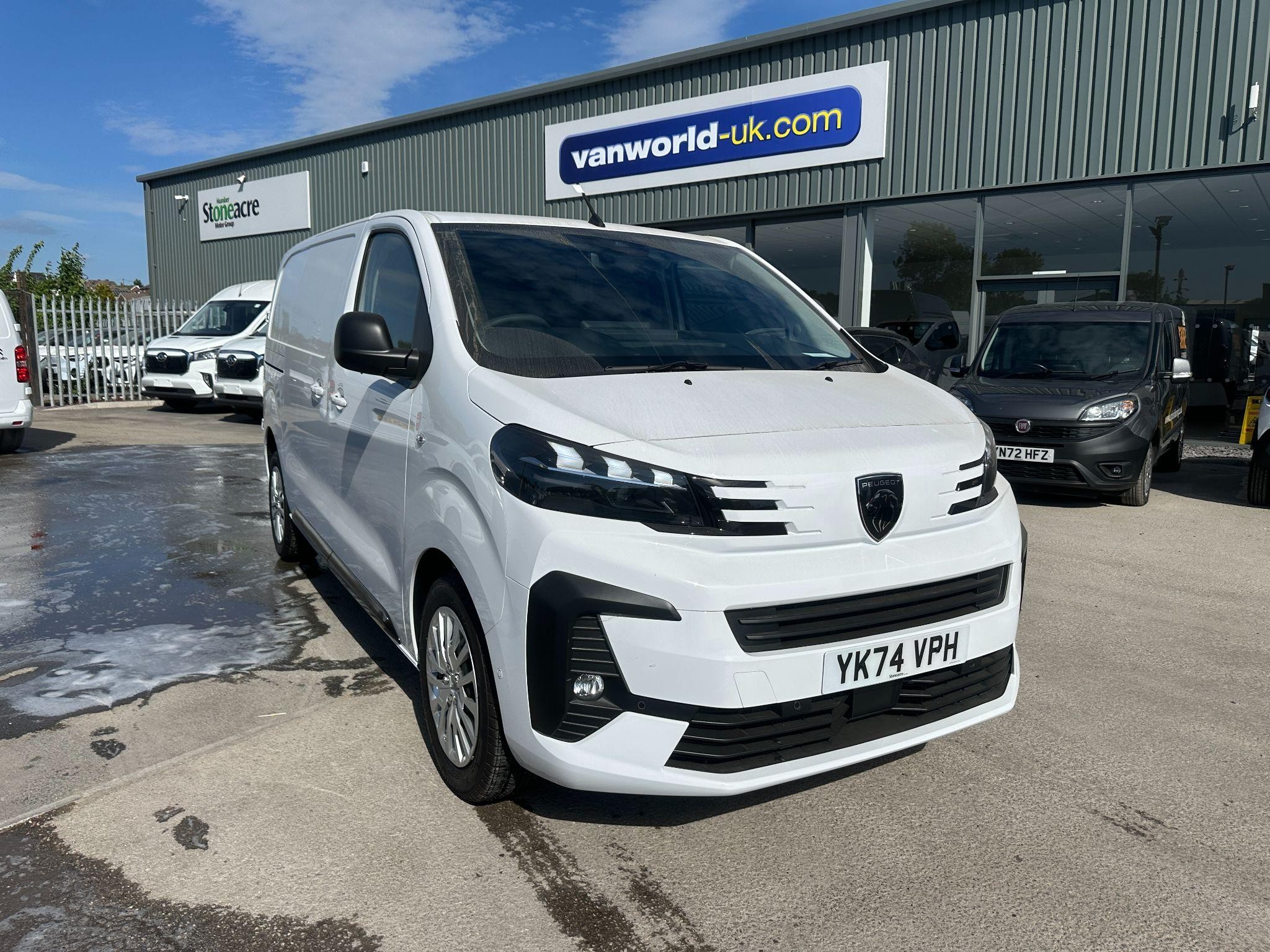 Peugeot Expert Image 1