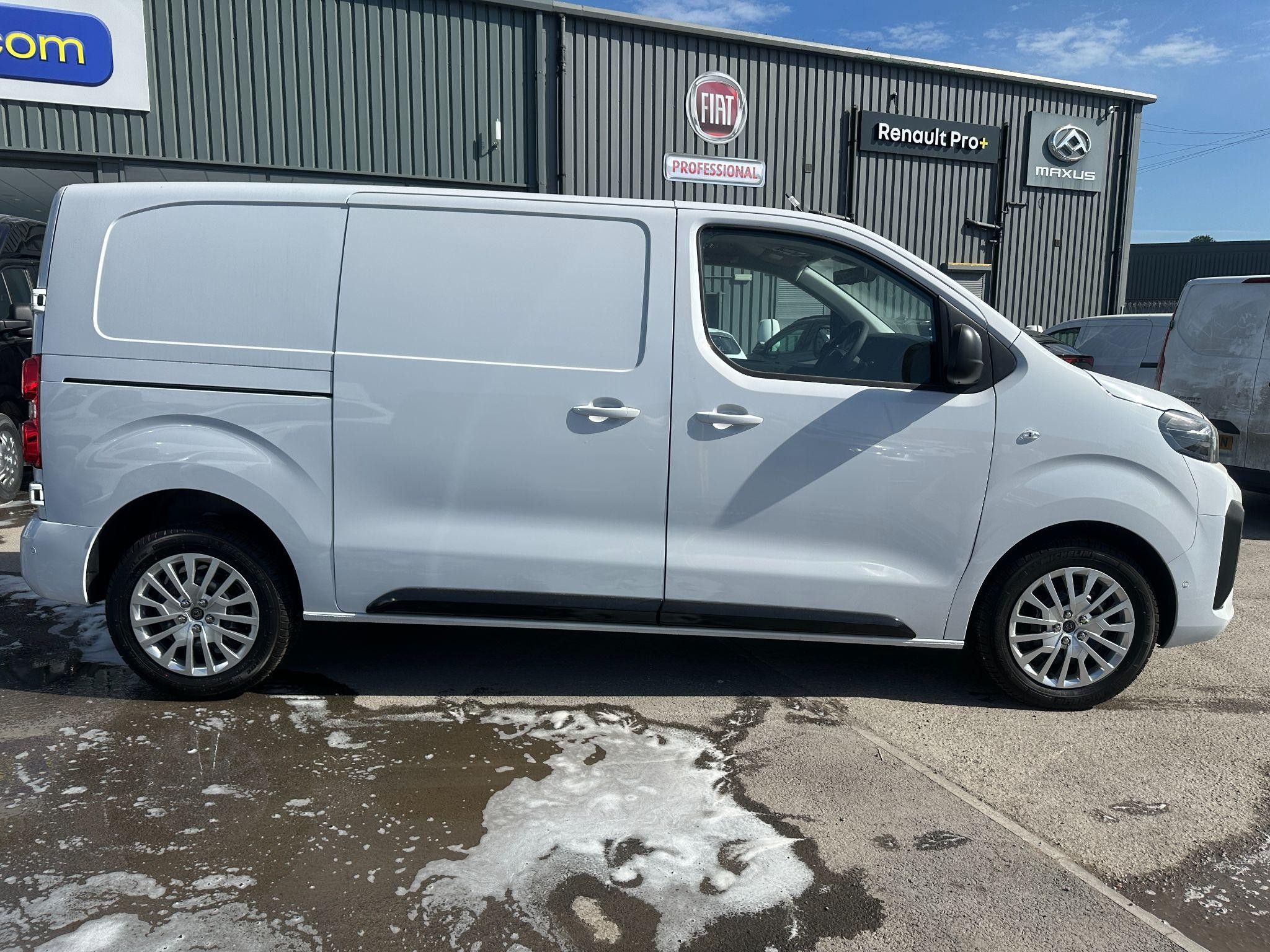 Peugeot Expert Image 2