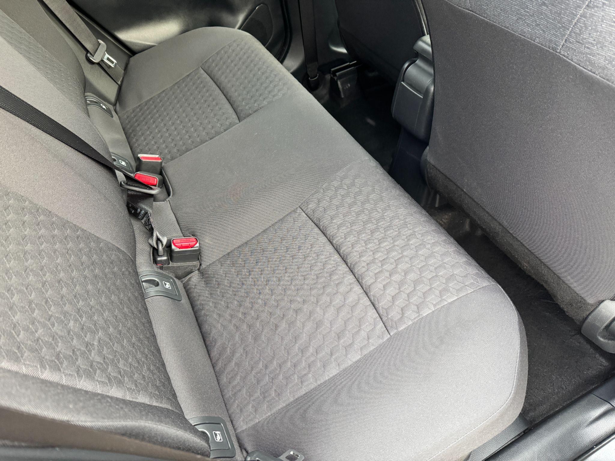 Toyota Yaris Image 14