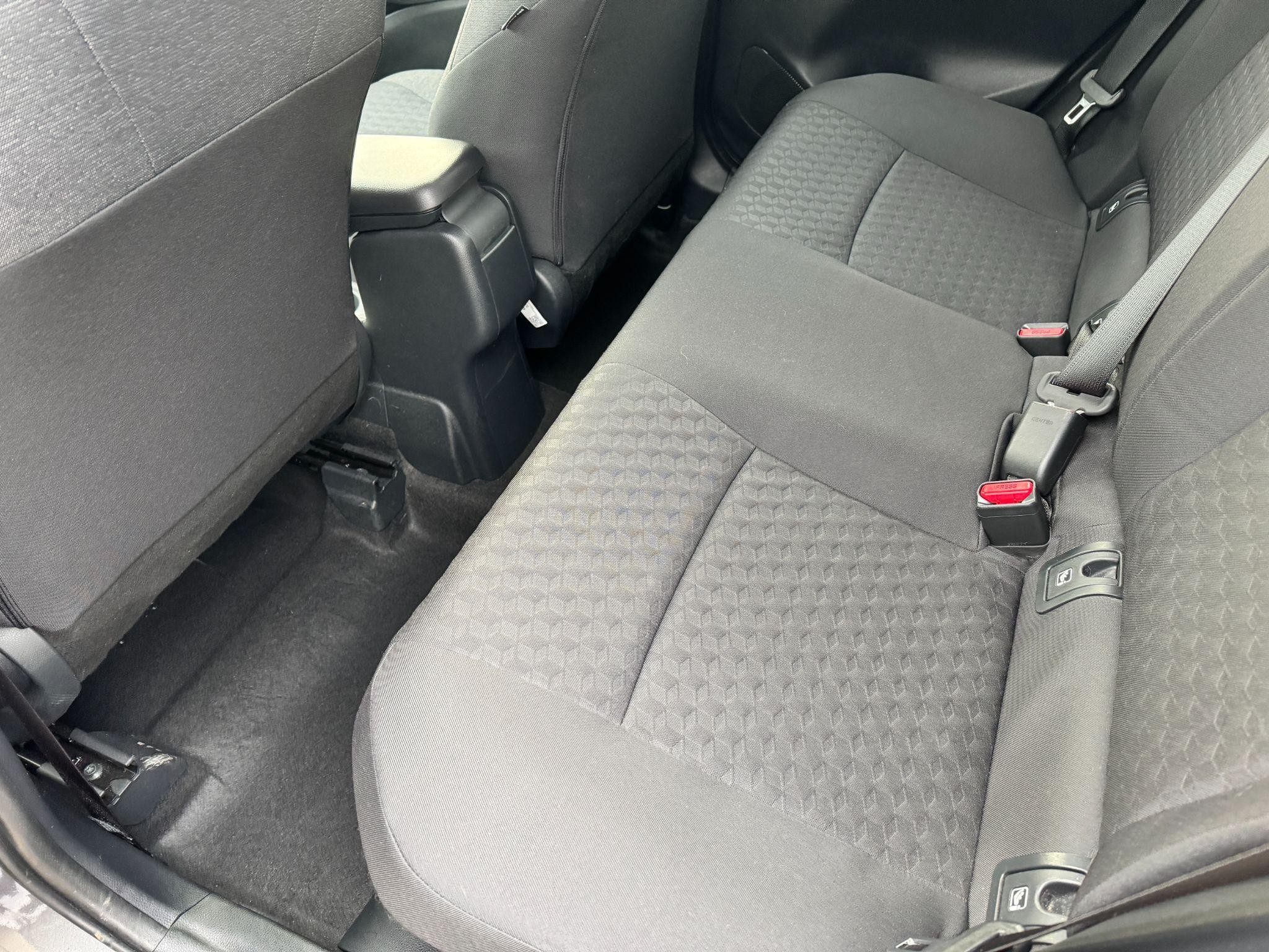 Toyota Yaris Image 15