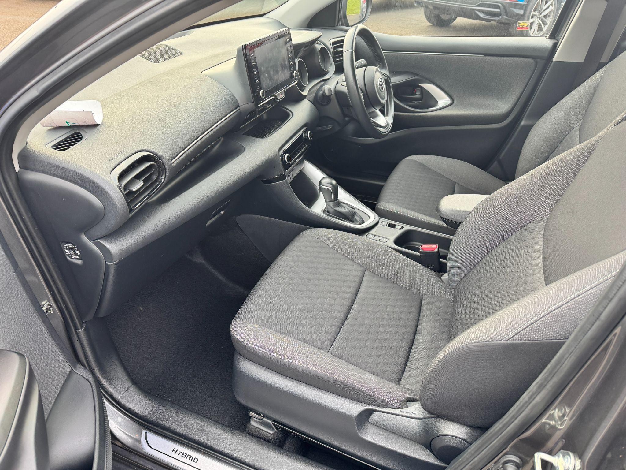 Toyota Yaris Image 16