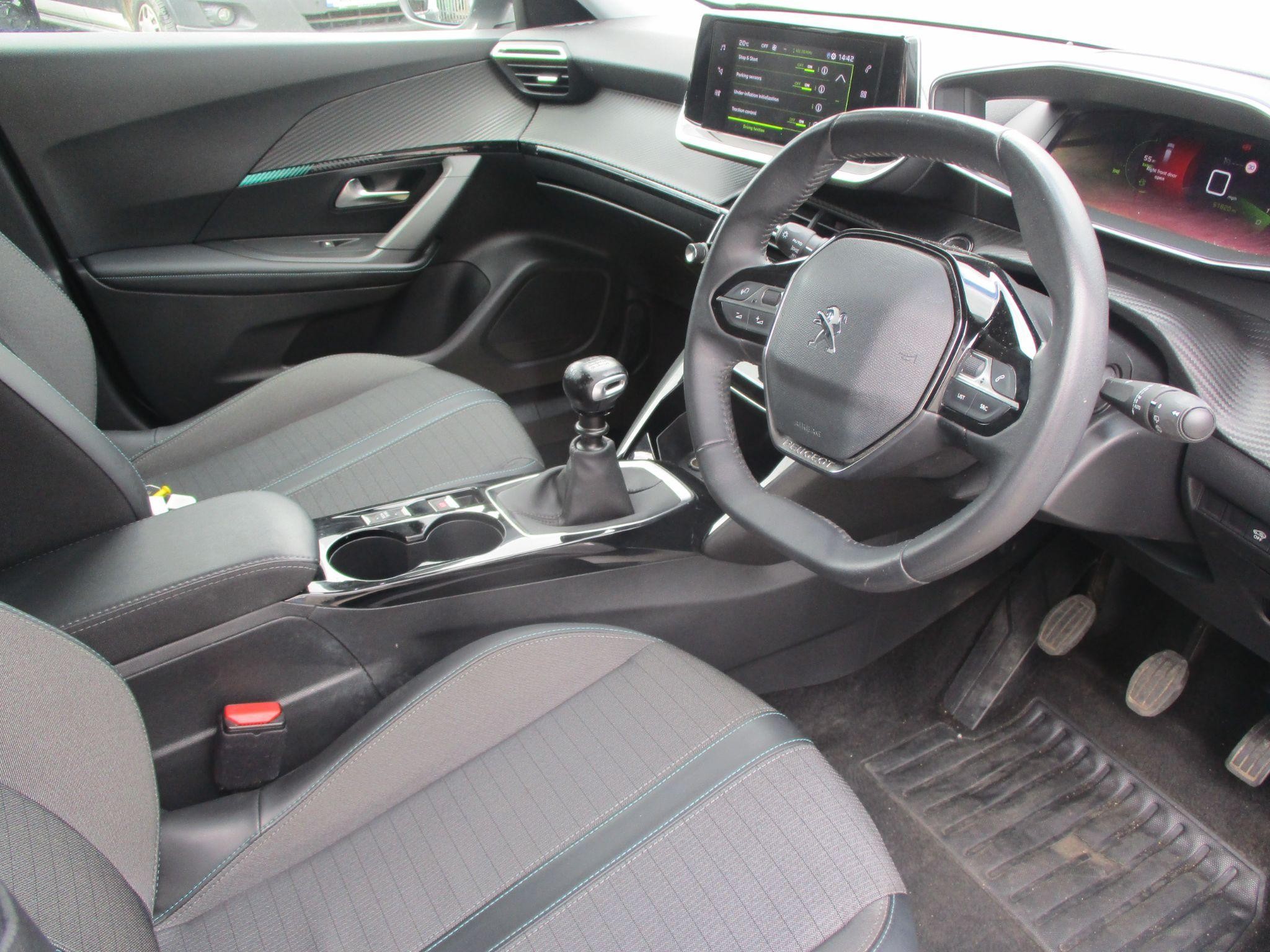 Peugeot 2008 Image 11