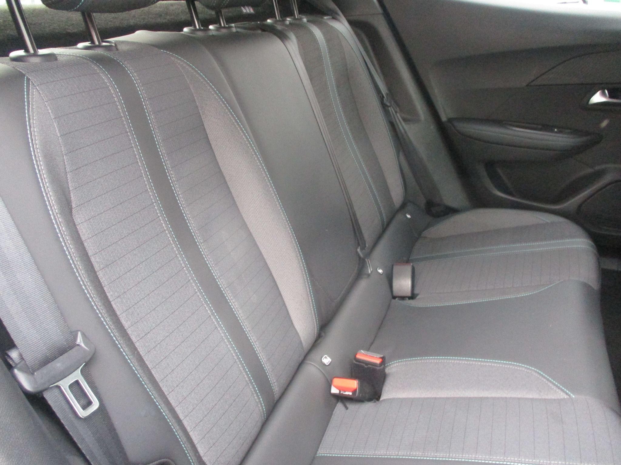Peugeot 2008 Image 12