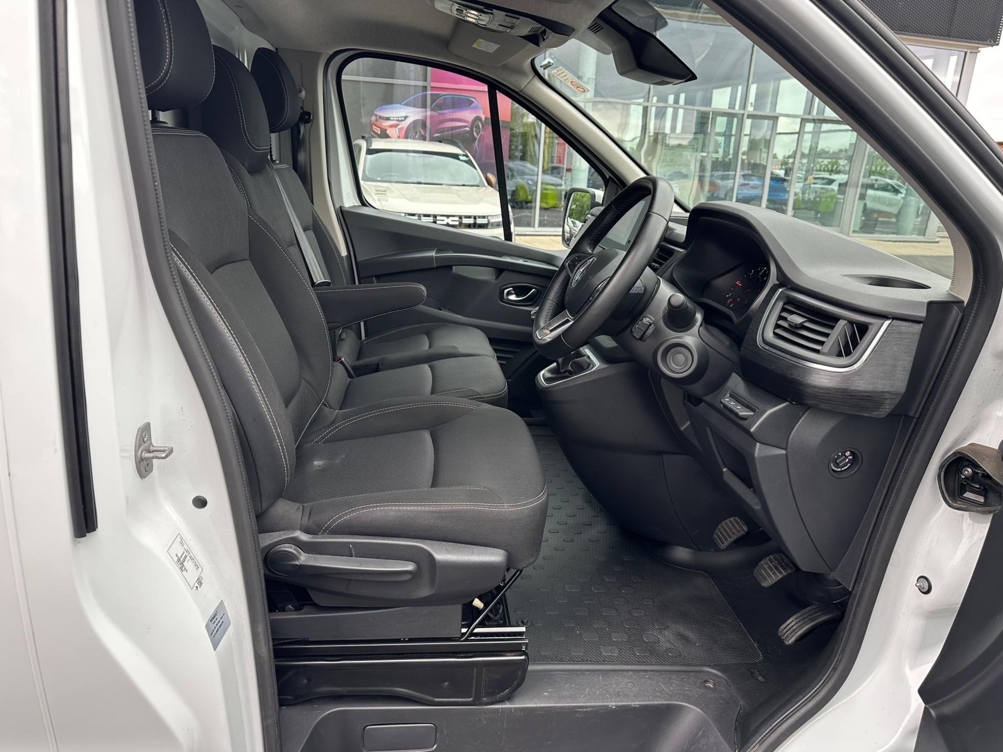 Renault Trafic Image 12