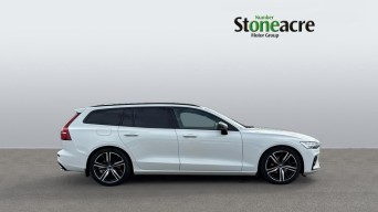 Volvo V60 2.0 B4 MHEV R-Design Auto Euro 6 (s/s) 5dr GV70LVH Image 3
