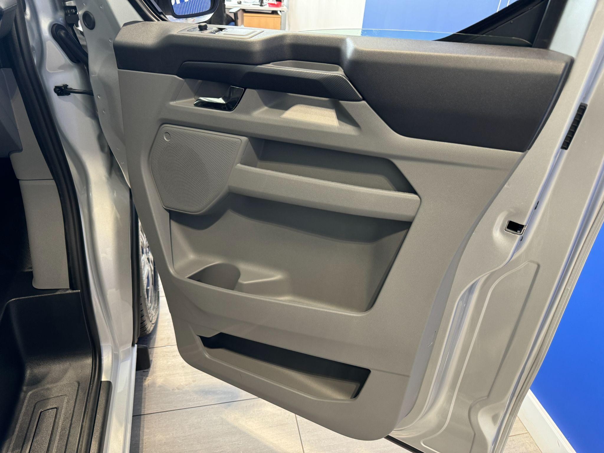 Ford Transit Custom Image 21