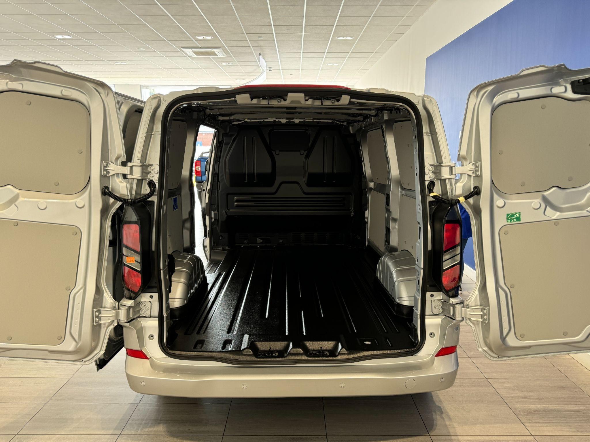 Ford Transit Custom Image 25