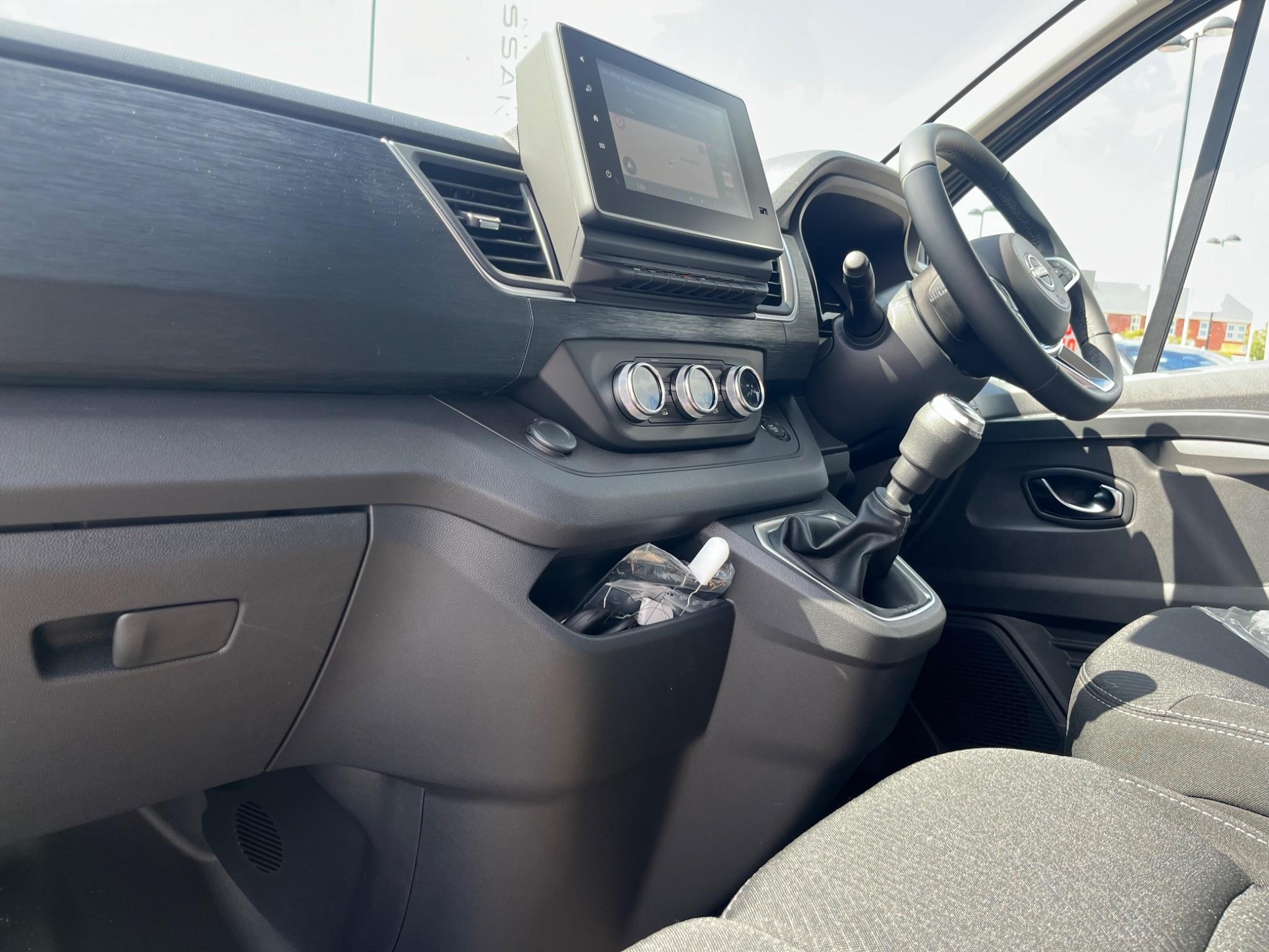 Nissan Primastar Image 21