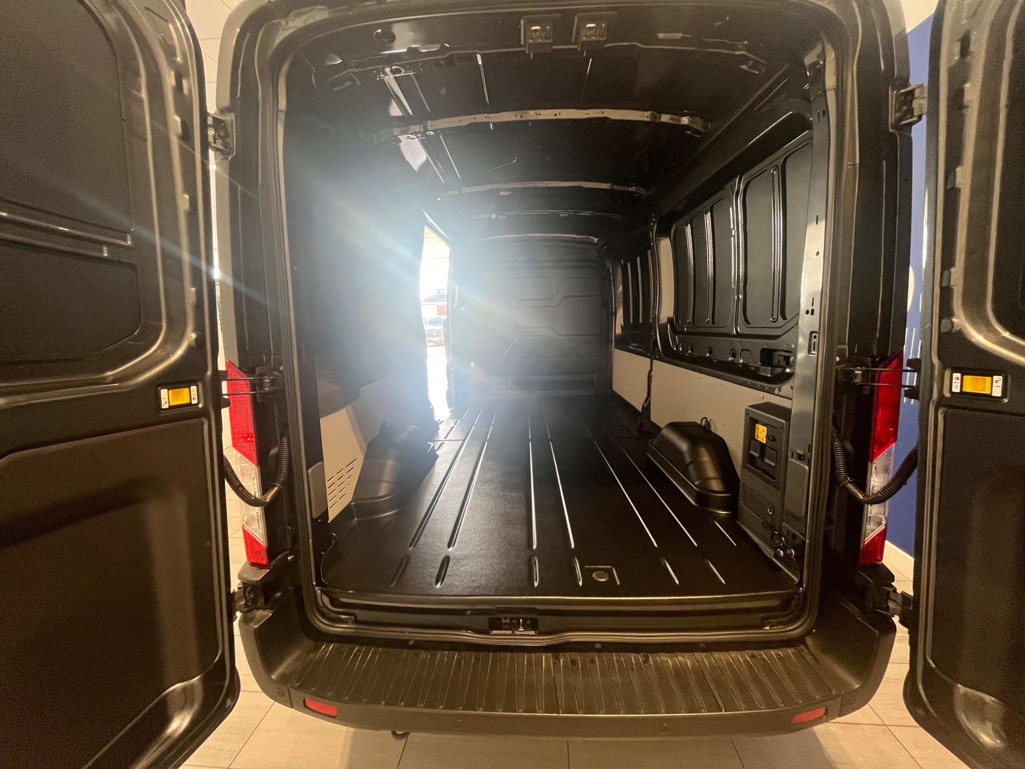 Ford E-Transit Image 6