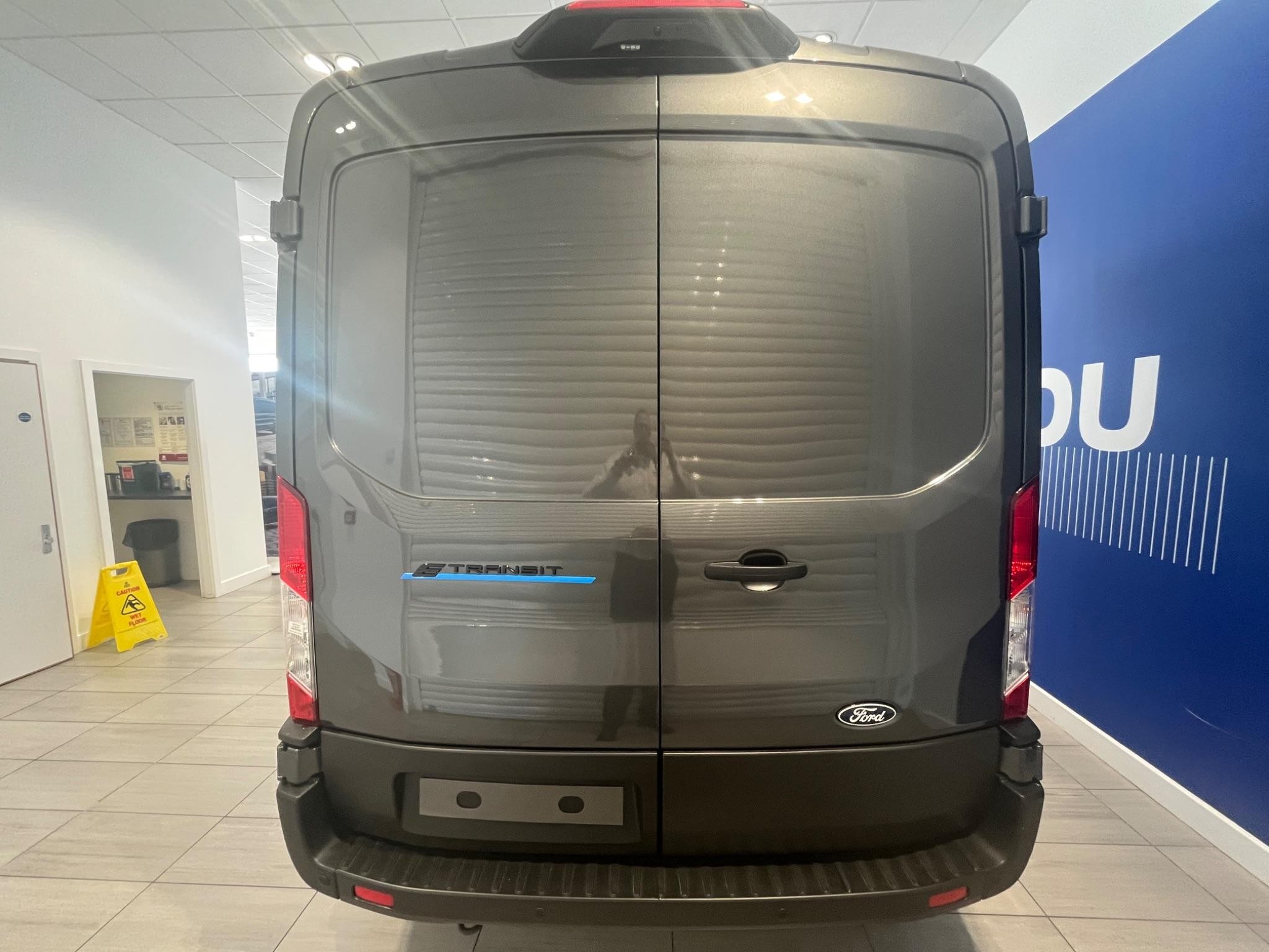 Ford E-Transit Image 7