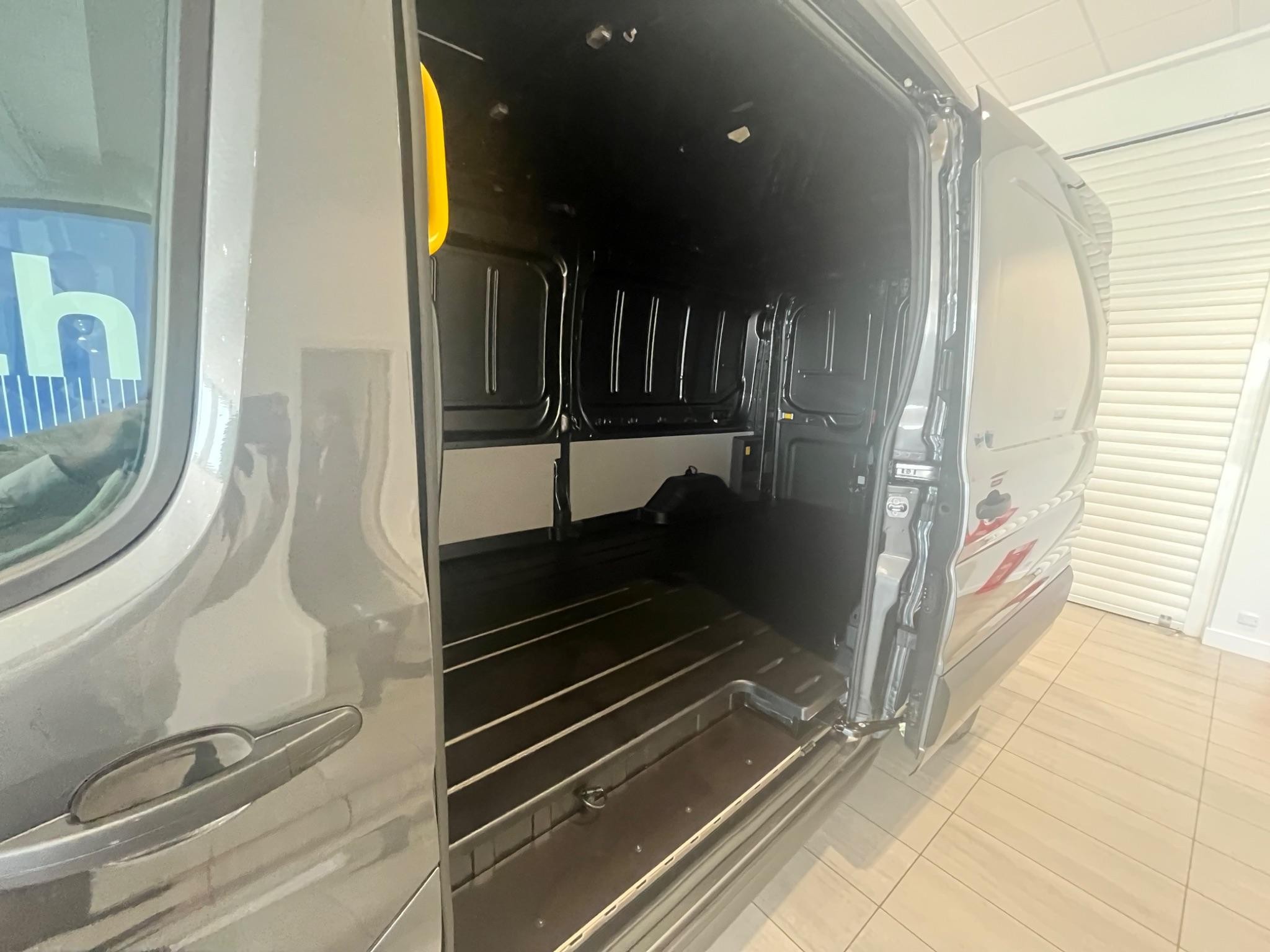 Ford E-Transit Image 9