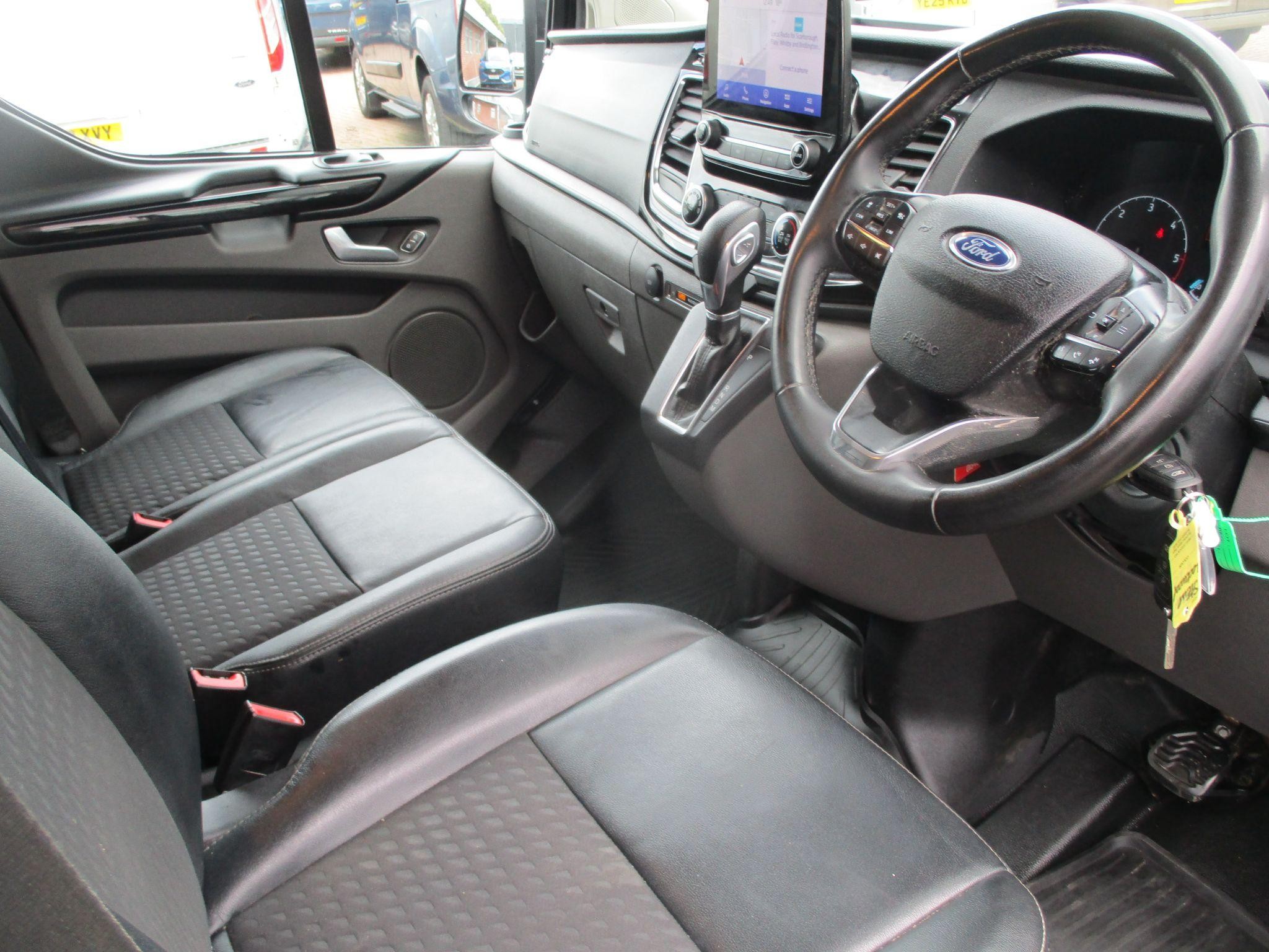 Ford Transit Custom Image 10