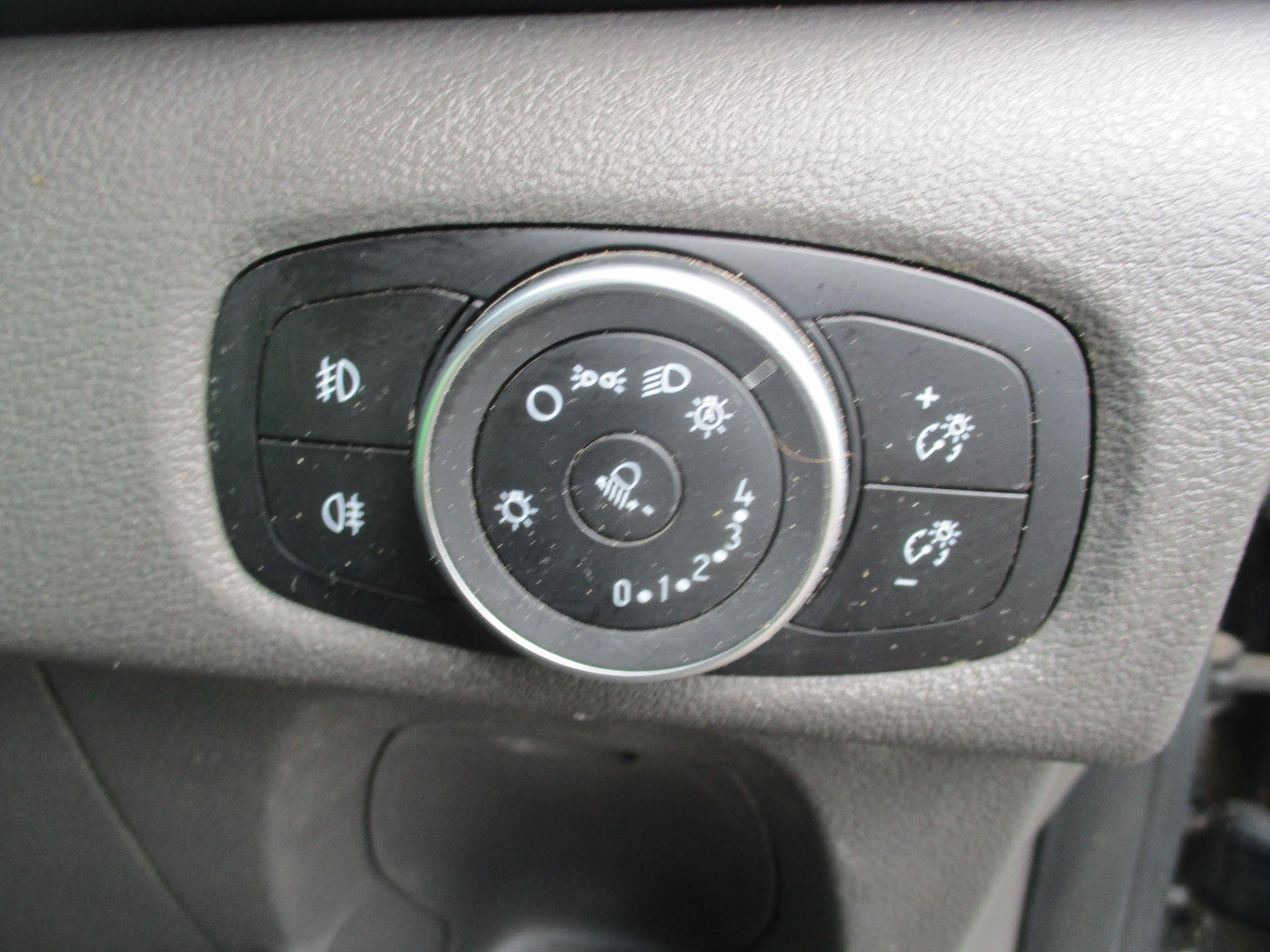 Ford Transit Custom Image 11