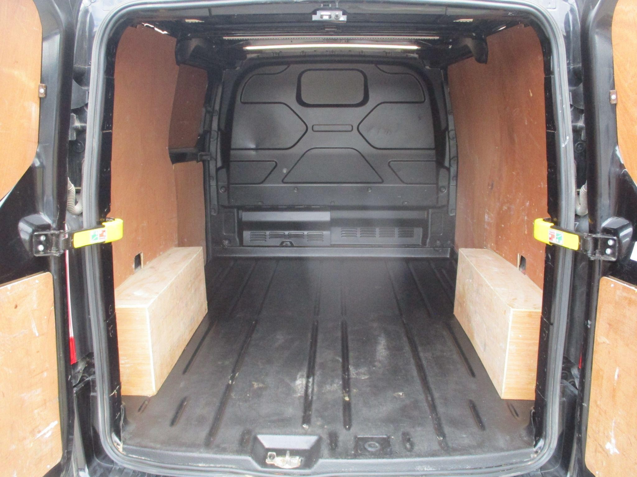 Ford Transit Custom Image 19