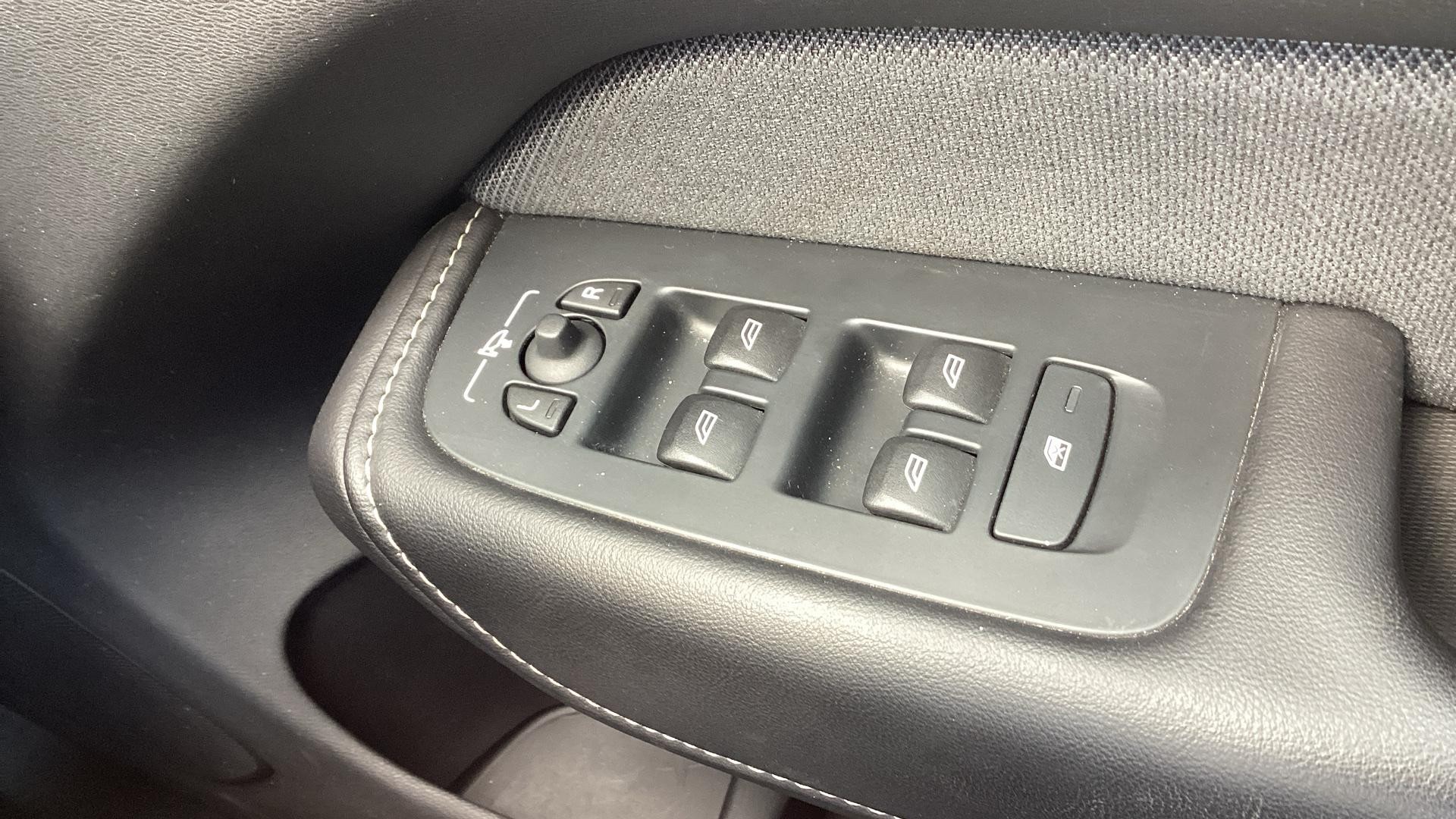 Volvo XC60 Image 22