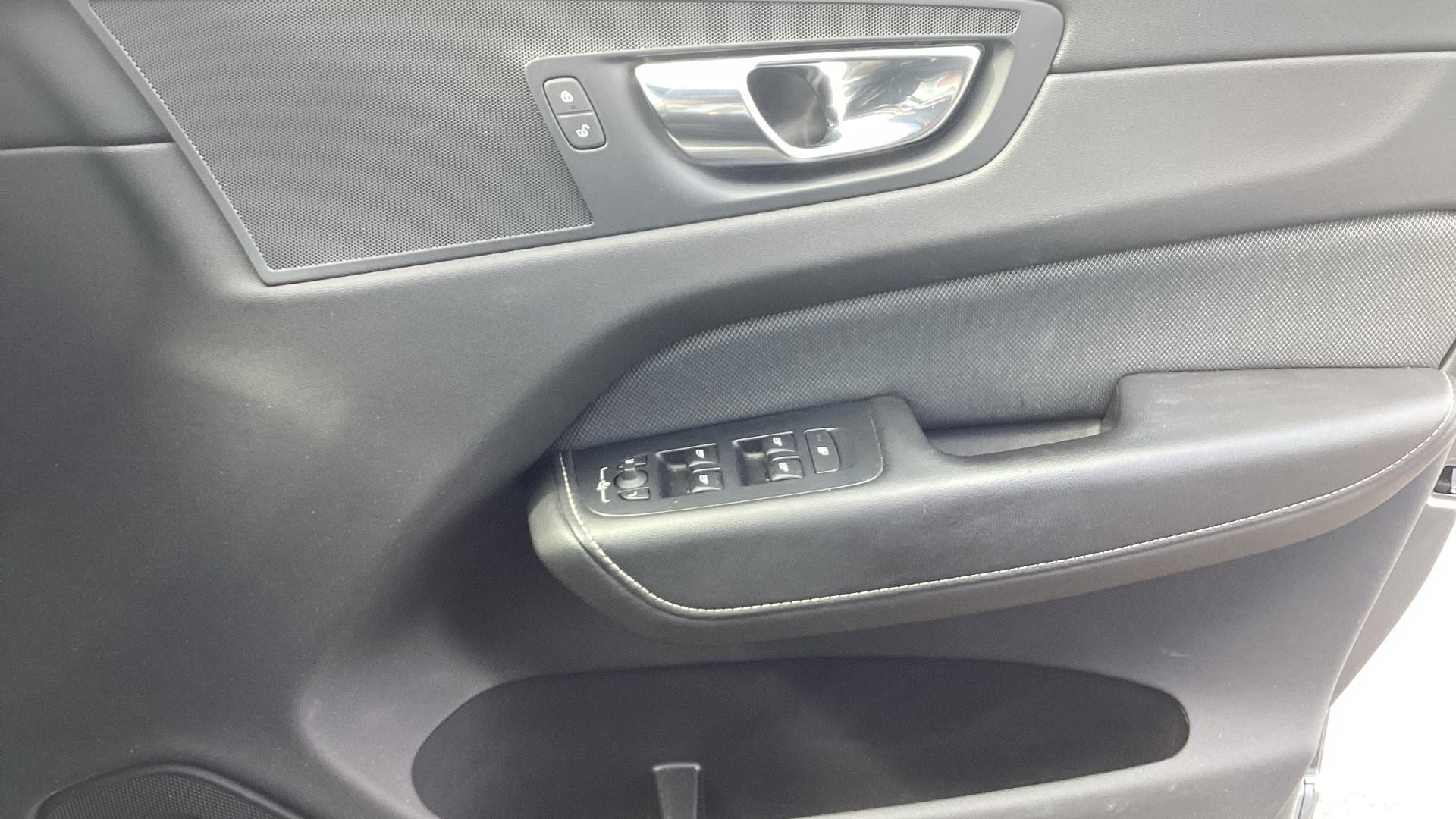 Volvo XC60 Image 25