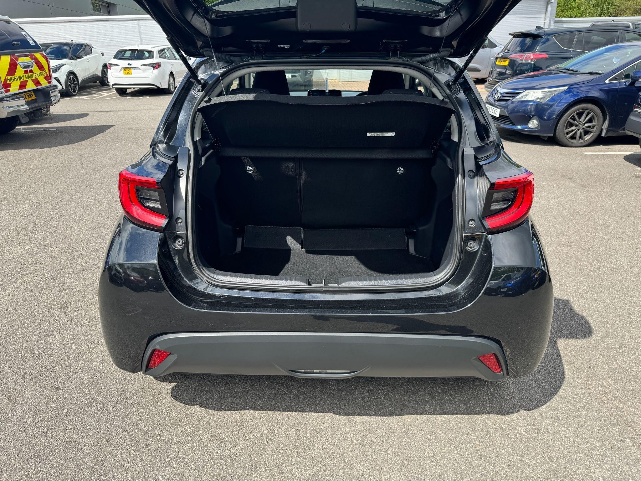 Toyota Yaris Image 12