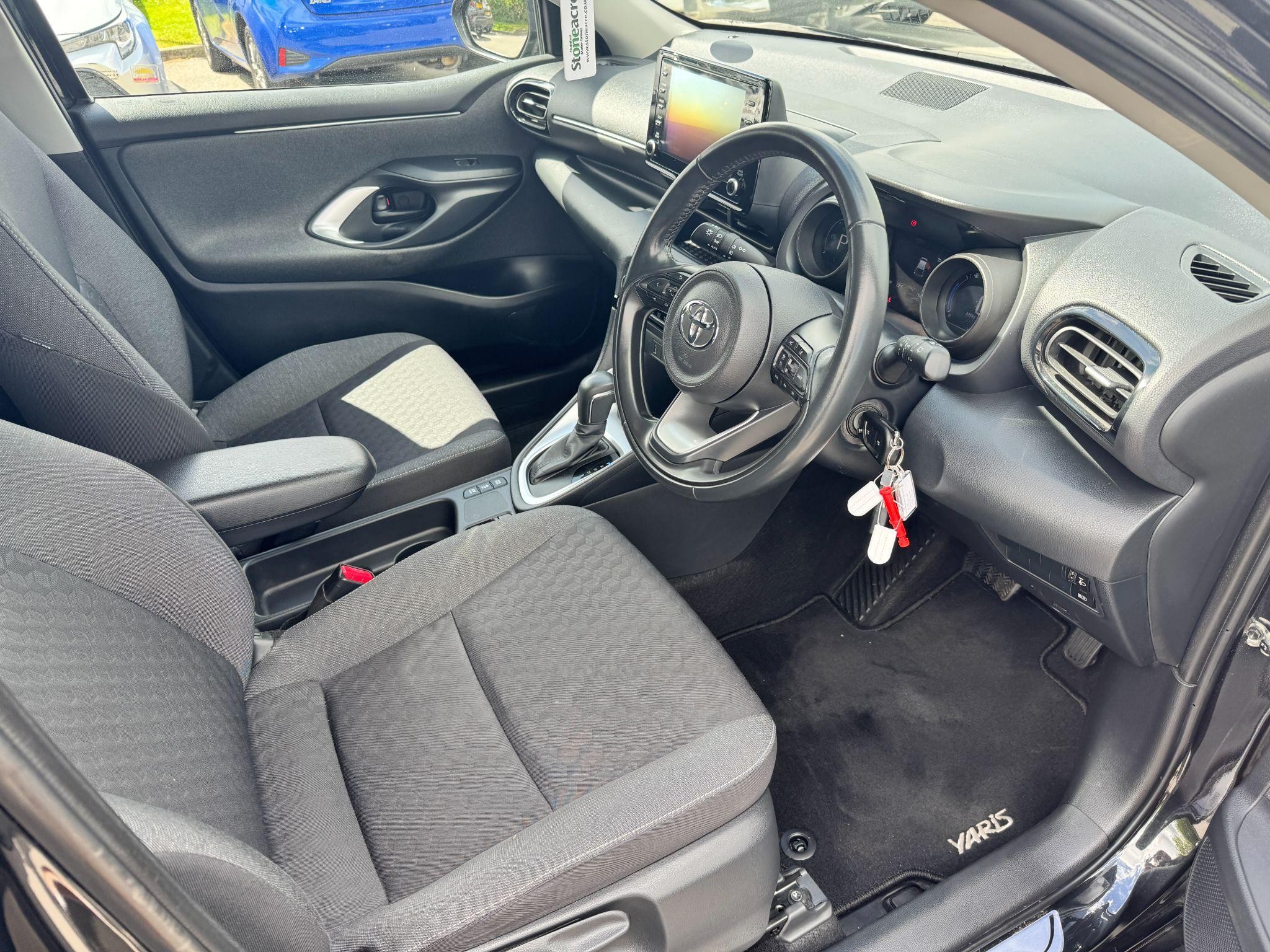 Toyota Yaris Image 13