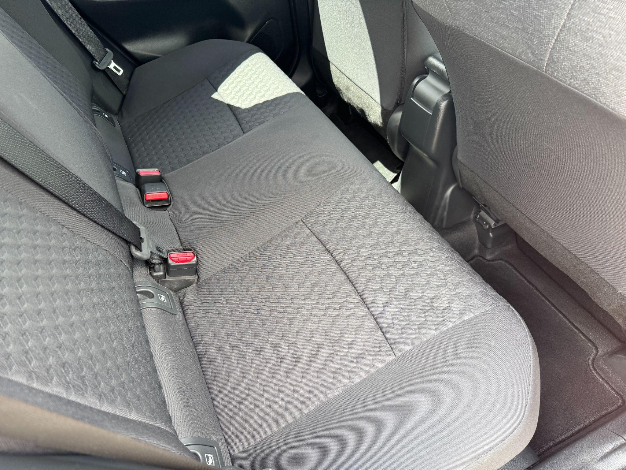Toyota Yaris Image 14
