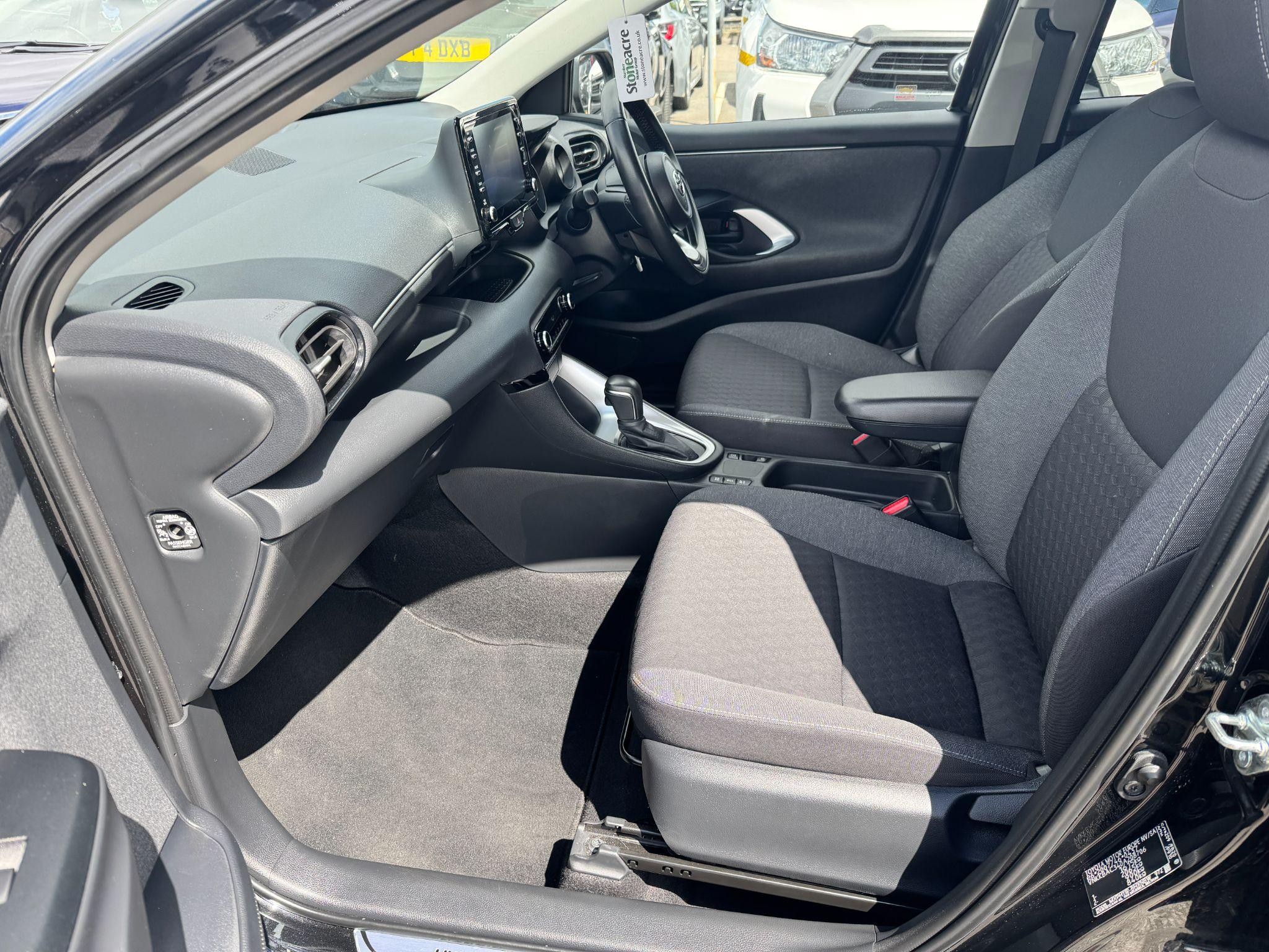 Toyota Yaris Image 16