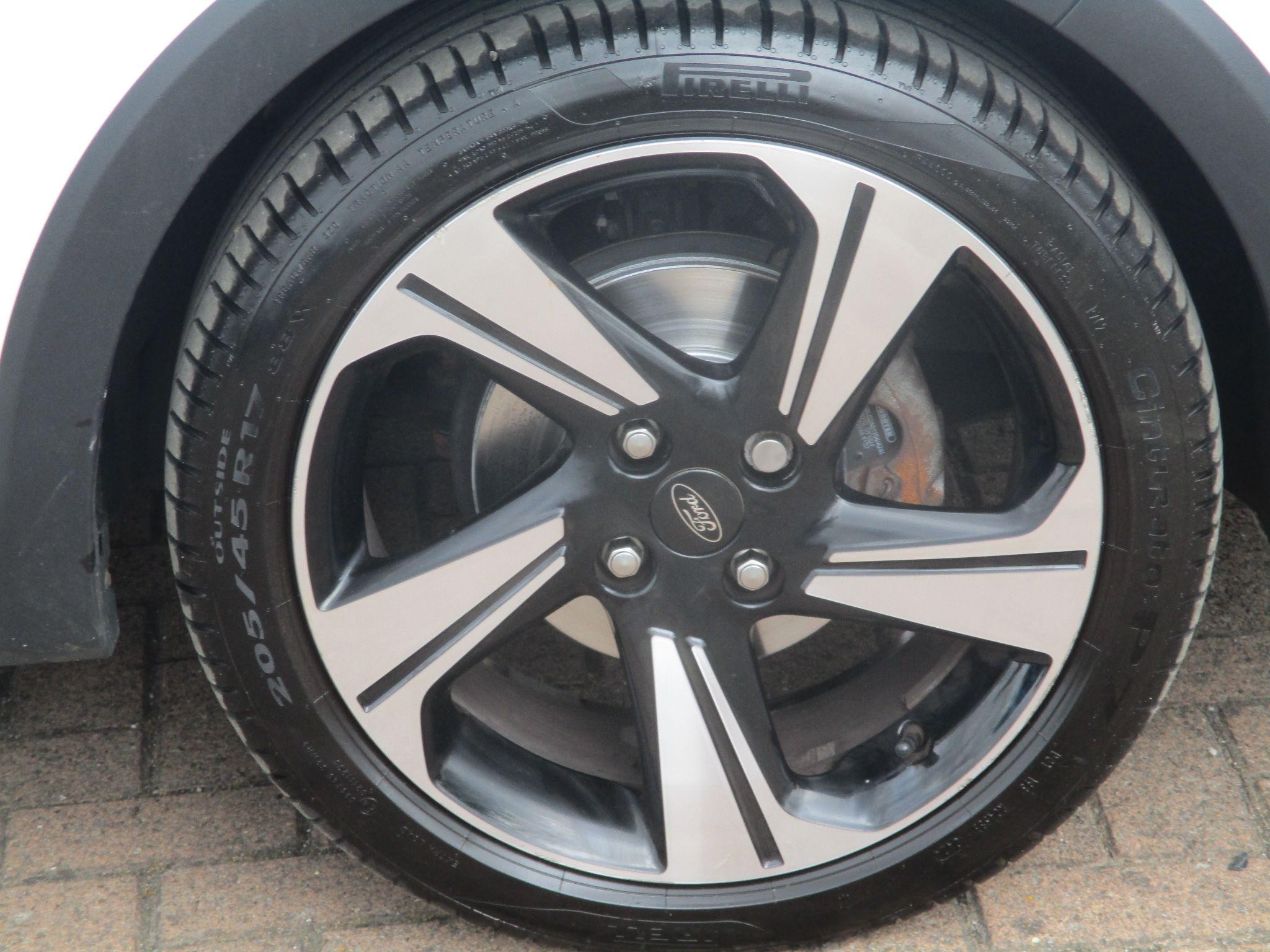 Ford Fiesta Image 9