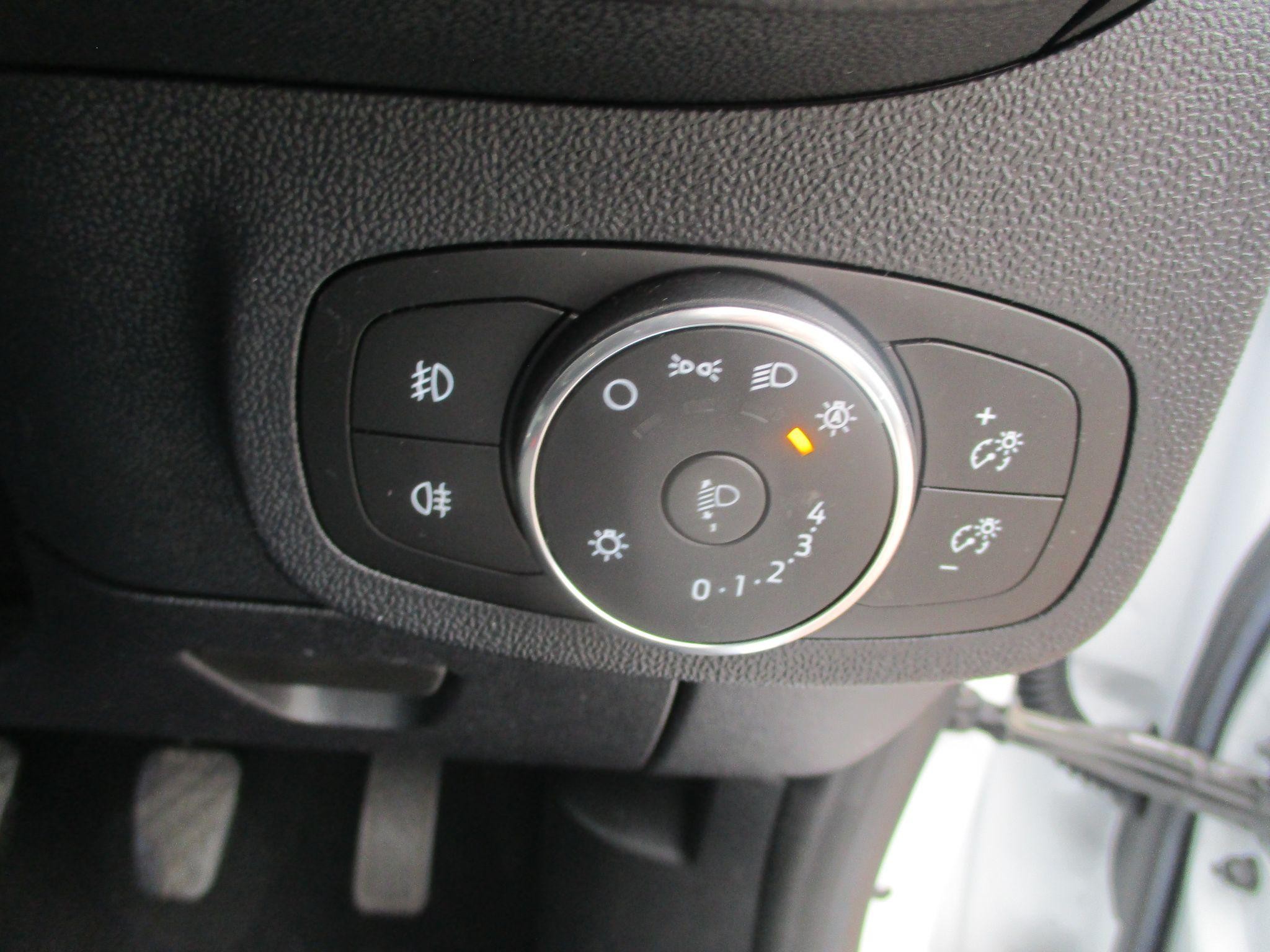Ford Fiesta Image 11