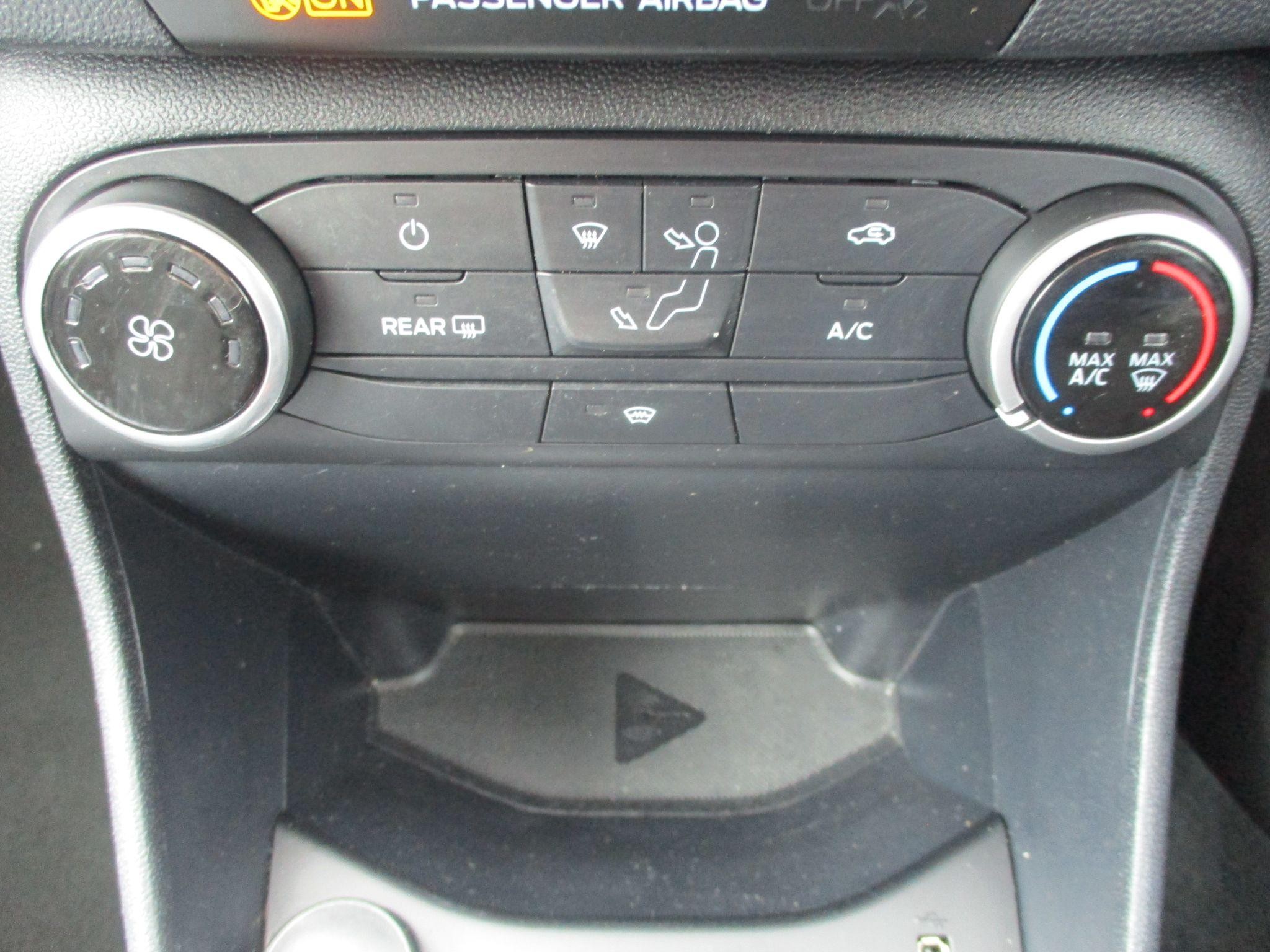 Ford Fiesta Image 16
