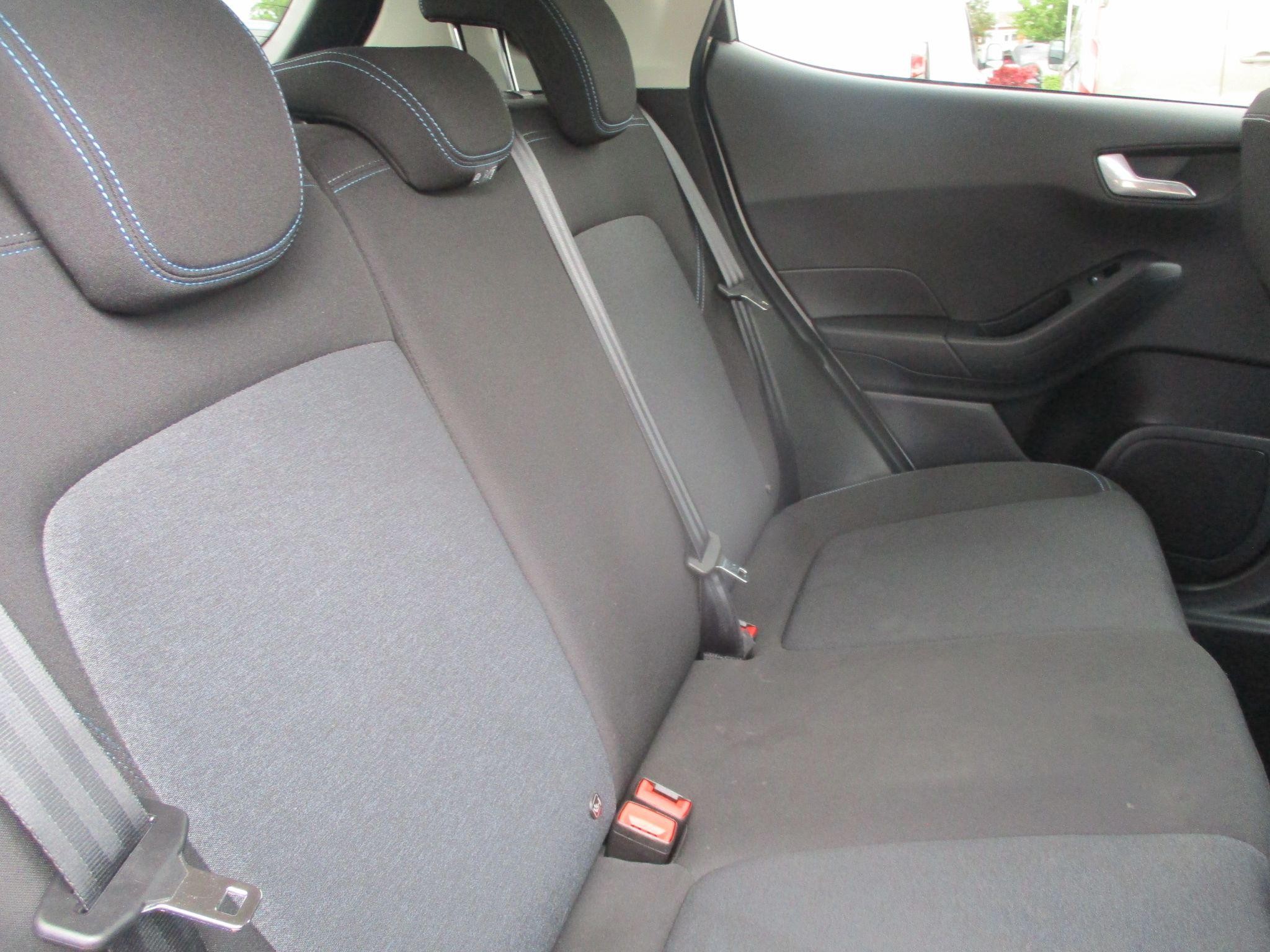 Ford Fiesta Image 17