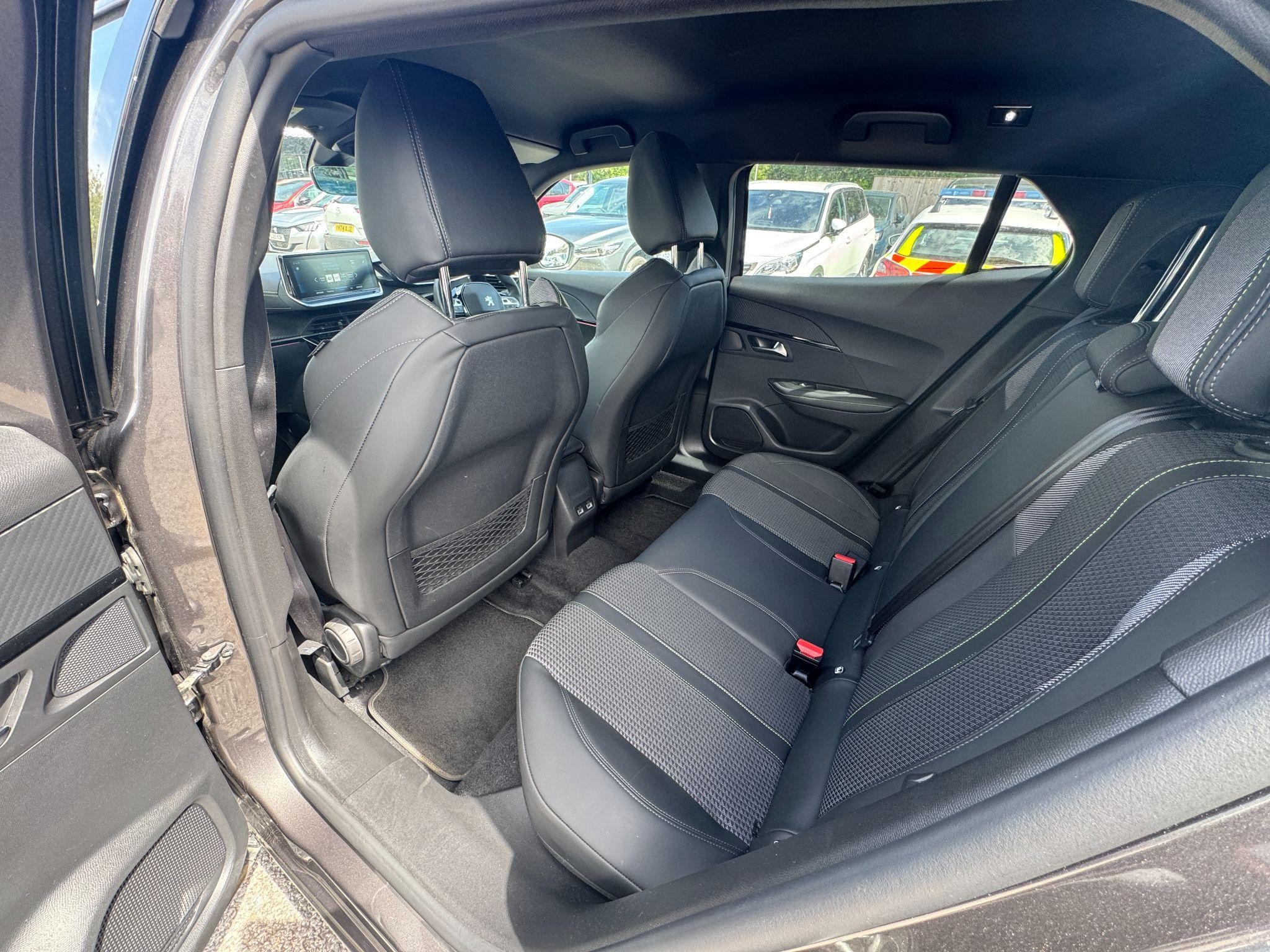 Peugeot 2008 Image 9