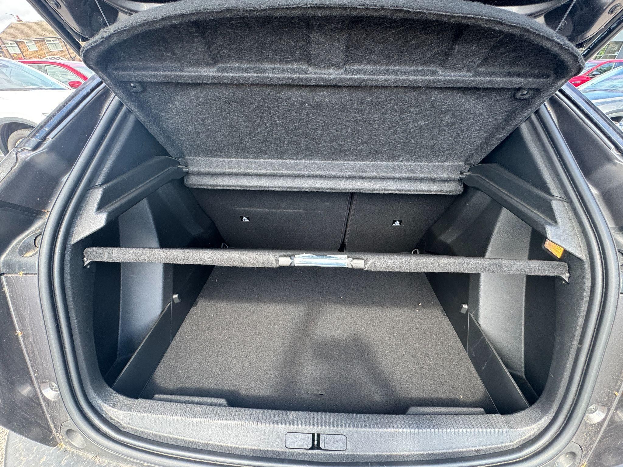 Peugeot 2008 Image 11