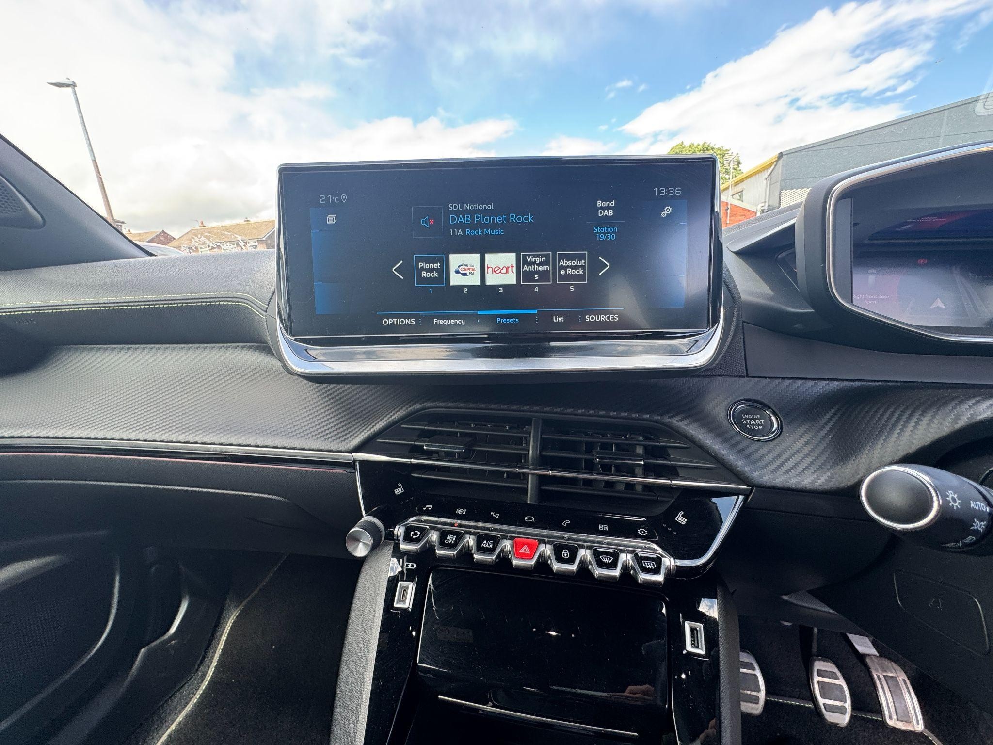 Peugeot 2008 Image 16